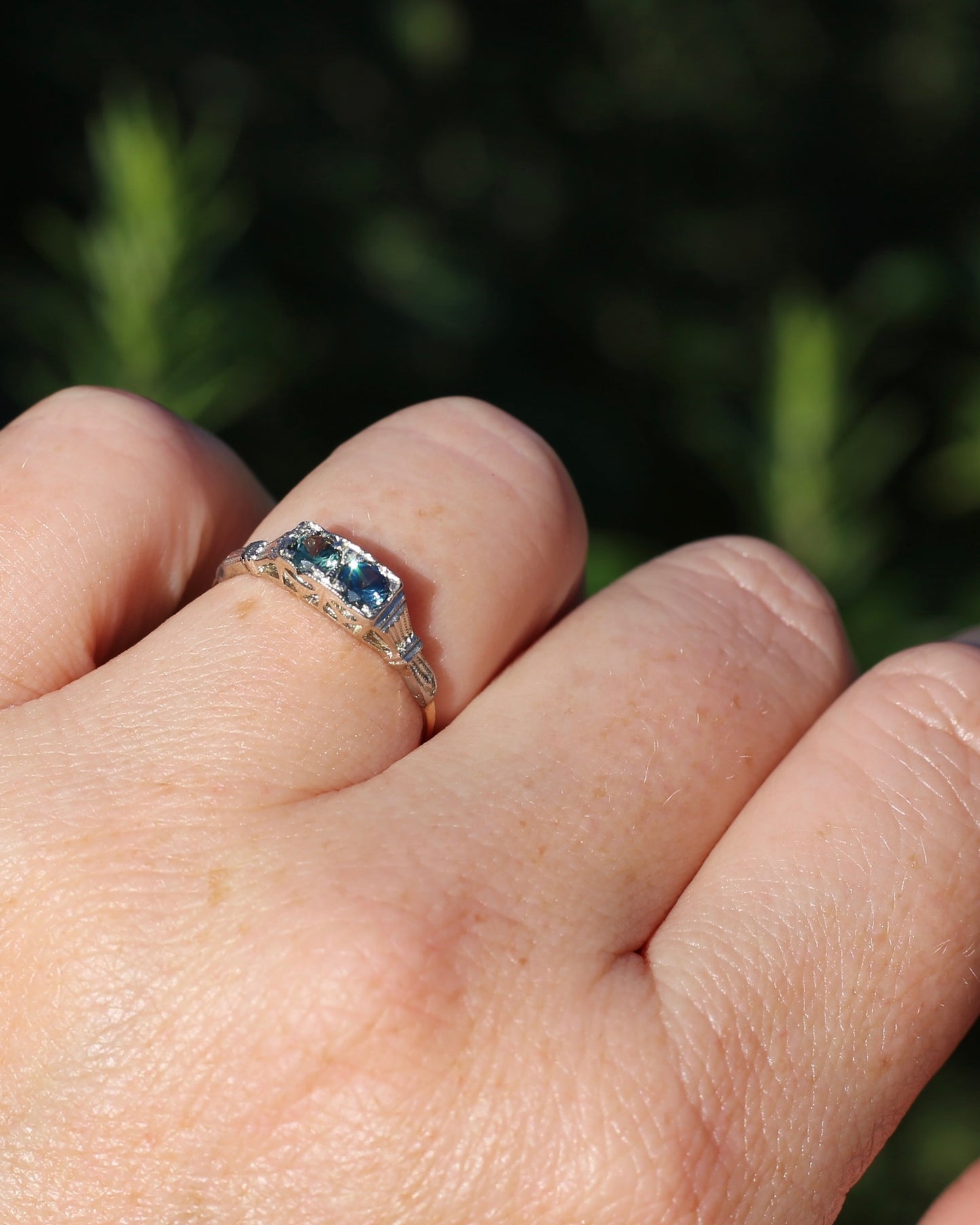 ON HOLD Delicate Vintage Australian Parti Toi et Moi, 9ct White and Yellow Gold, size N or just over 6.75, 1.39g
