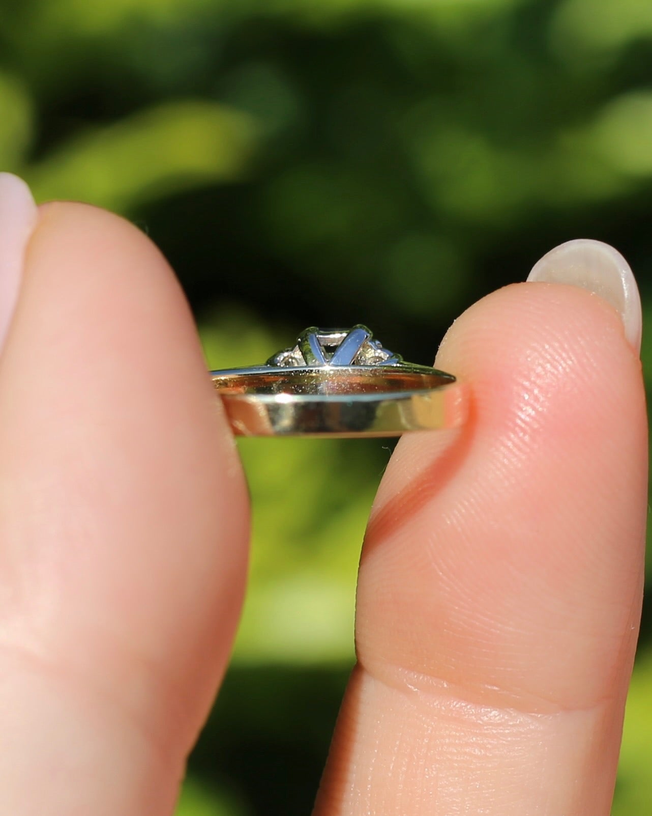 East African 0.725ct Teal Sapphire in Vintage Diamond Ring, 9ct Yellow and White Gold, size N1/2 or 7, 2.54g