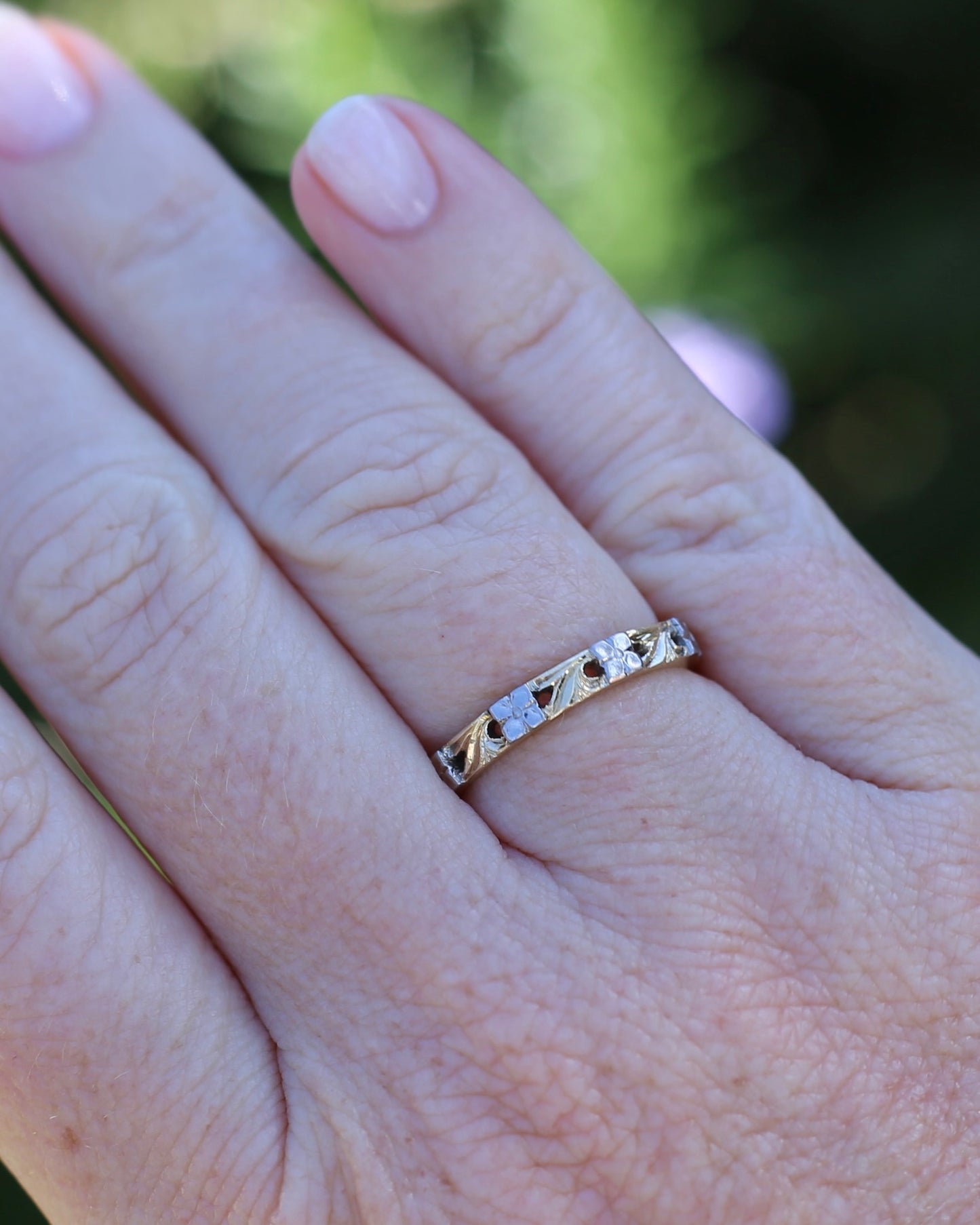 Pristine Vintage Mixed Metal Floral Wedder, 18ct Yellow and White Gold, size 8 or just over P1/2