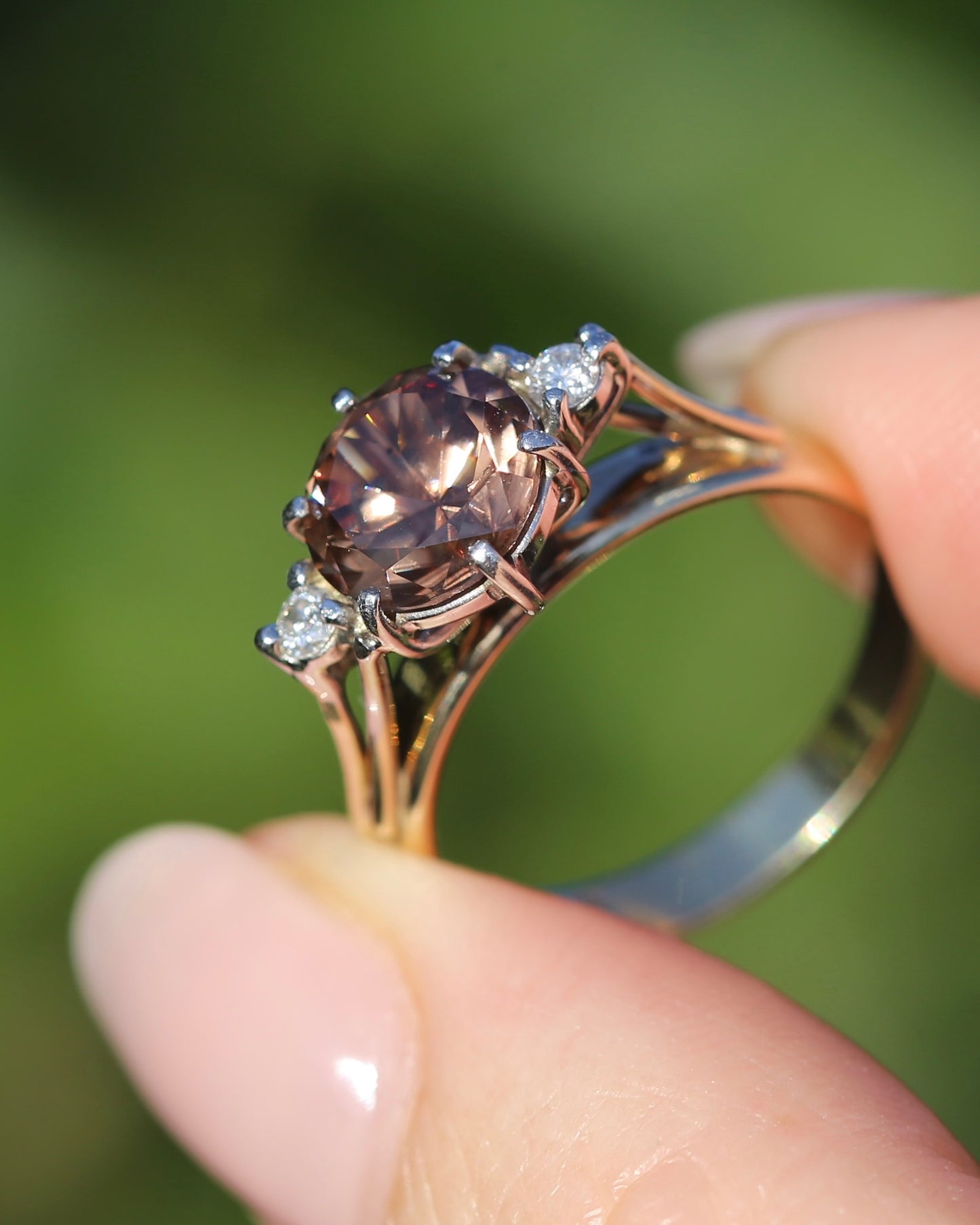 Vintage Circa 1960s 3.44ct Zircon and Diamond Trilogy, 9ct Yellow and White Gold, size 8 or Q, 3.95g