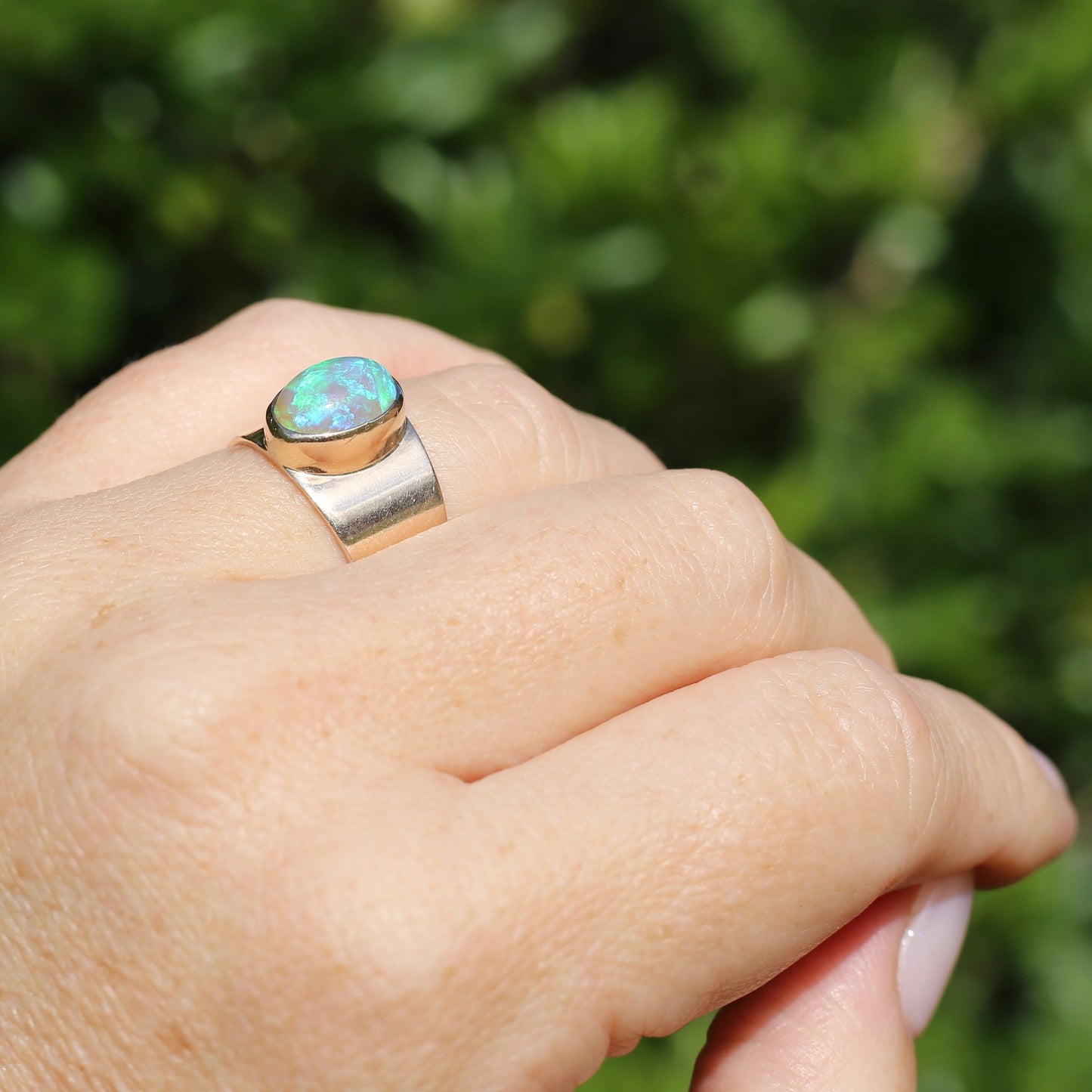 Vintage Bezel Set Opal Cabachon in Rosey 9ct Gold Ring, Size 8 or Q fits more like a P or just over 7.5