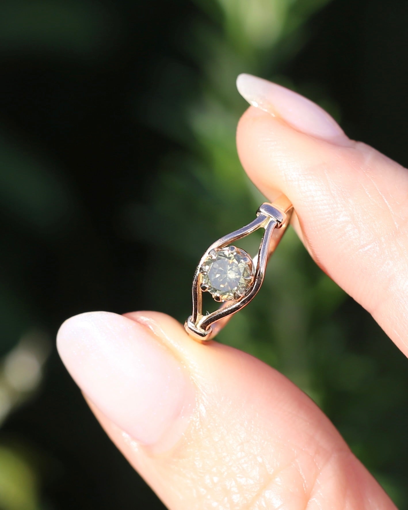 East African Green Zircon, Vintage 8 Claw Setting, Old Rosey Gold, size M1/2 or 6.5