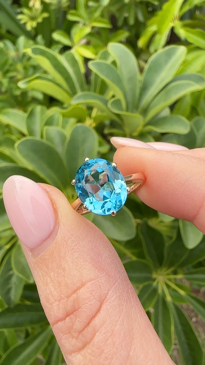 Vintage 4.5ct Oval Blue Topaz Claw Set Ring, 9ct Yellow Gold, size 6 or L1/2