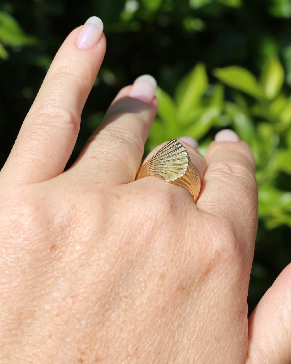 Retro 1970s 14ct Gold Sculptured Shell or Fan Ring, size R or 8.5 (maybe fits a bit bigger)