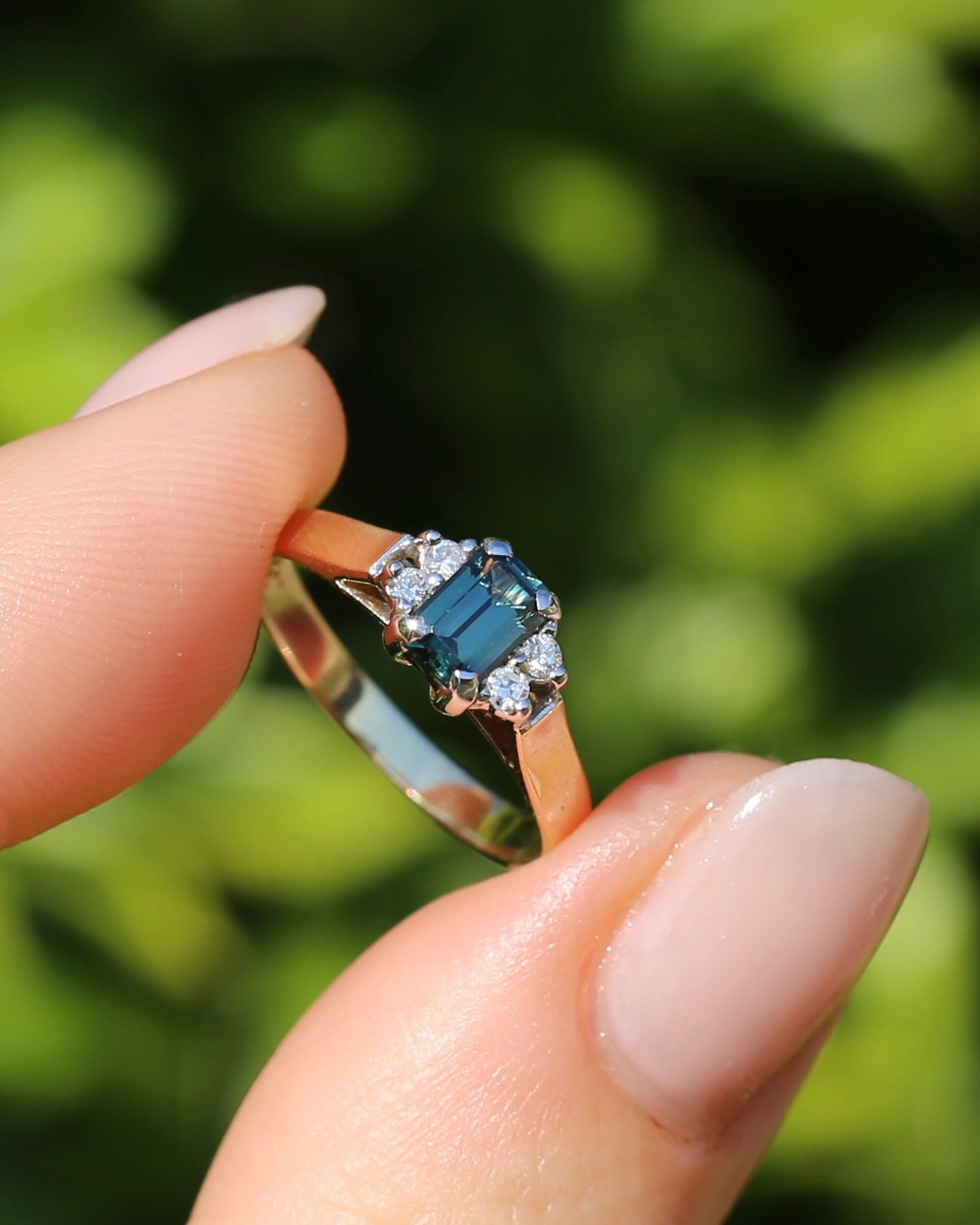 East African 0.725ct Teal Sapphire in Vintage Diamond Ring, 9ct Yellow and White Gold, size N1/2 or 7, 2.54g