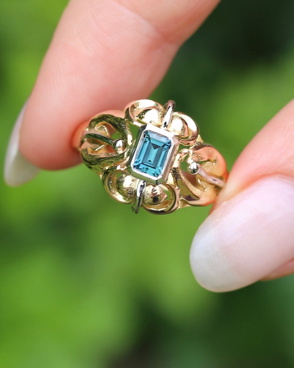 East African Emerald Cut Teal Parti Sapphire in 1940s Italian Made 18ct Mixed Metal Handmade ring, size S or 9.25 with valuation