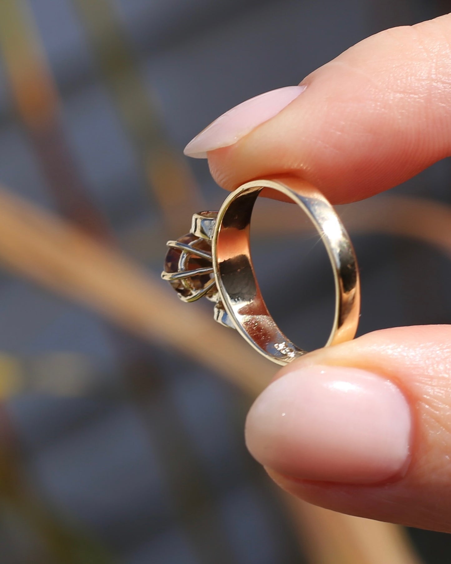 Pale Honey Coloured 2.4ct Australian Zircon in Vintage 9ct Yellow Gold, size P or 7.5