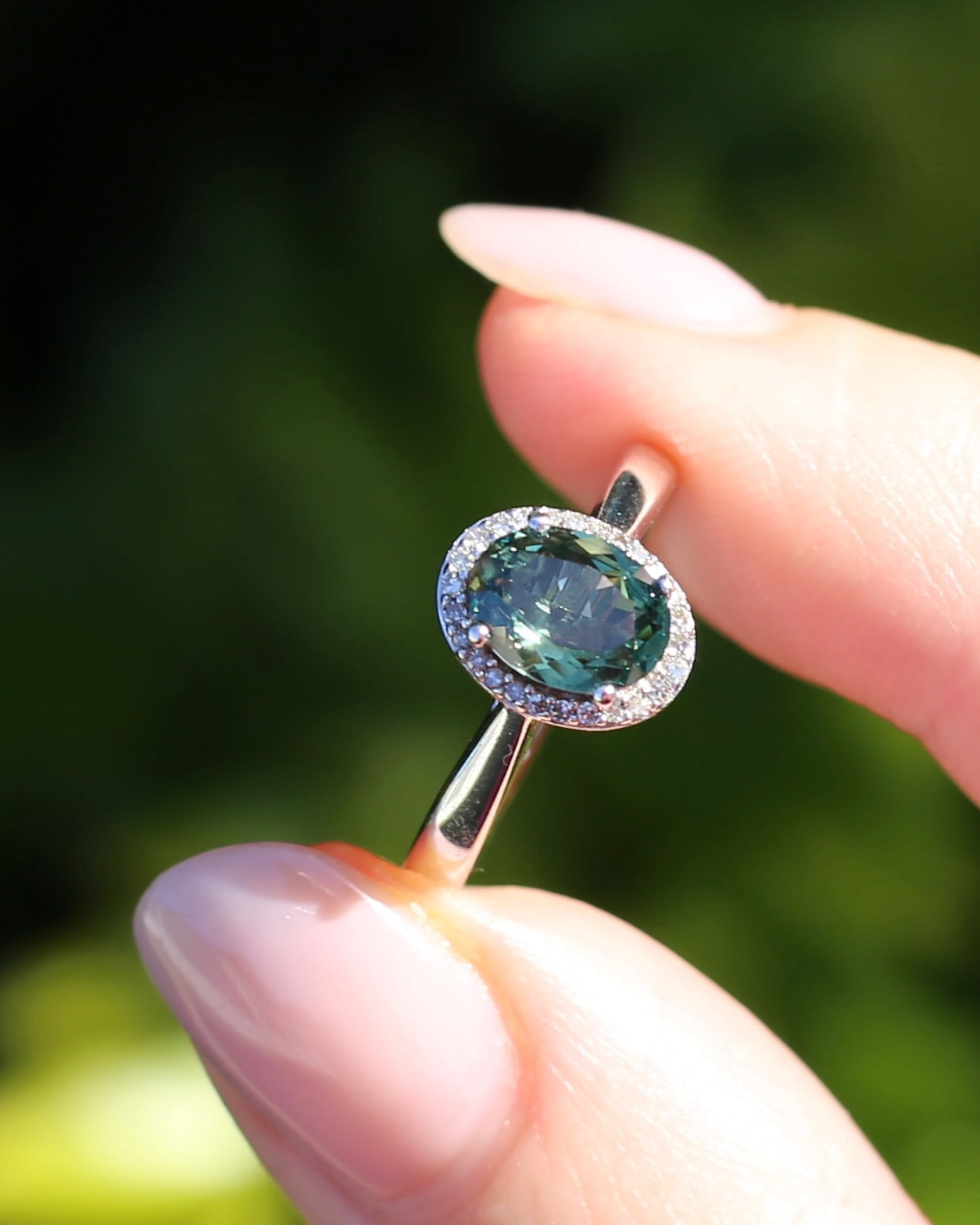 1.48ct Australian Parti Sapphire and SIngle Cut Diamond Halo, 10ct White Gold, size O or 7.25, 3.71g
