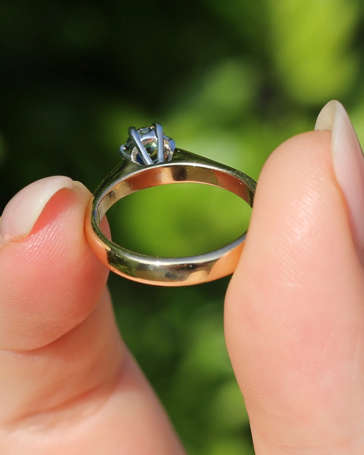 0.55ct Australian Parti Sapphire, 6 Claw Setting, 9ct White and Yellow Gold, size 7 or O, 3.52g