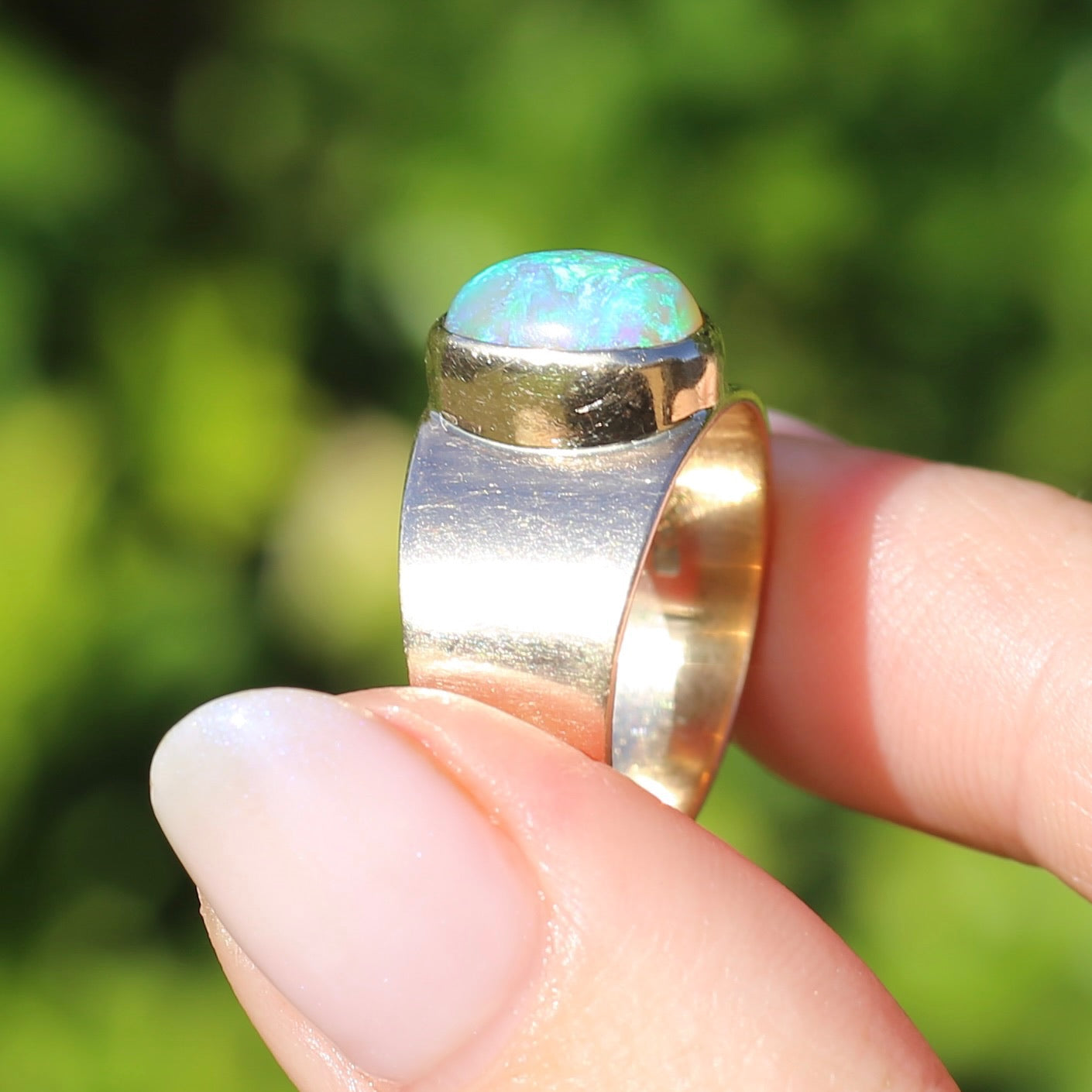 Vintage Bezel Set Opal Cabachon in Rosey 9ct Gold Ring, Size 8 or Q fits more like a P or just over 7.5