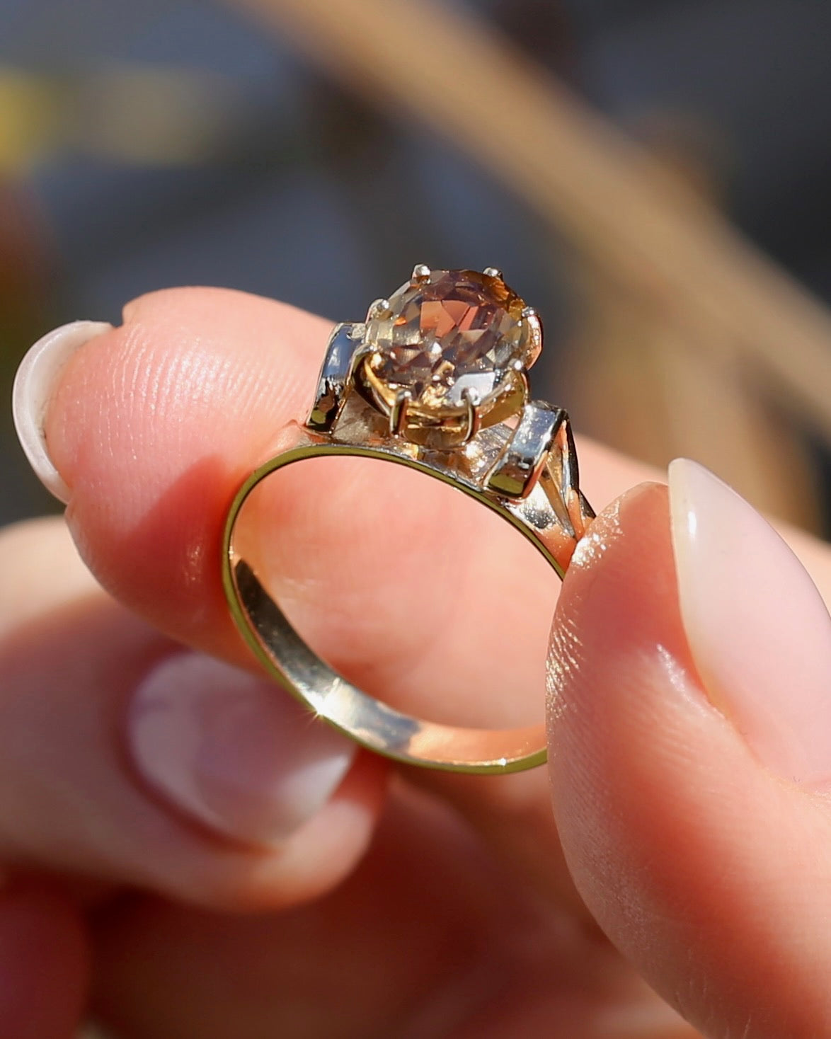 Pale Honey Coloured 2.4ct Australian Zircon in Vintage 9ct Yellow Gold, size P or 7.5