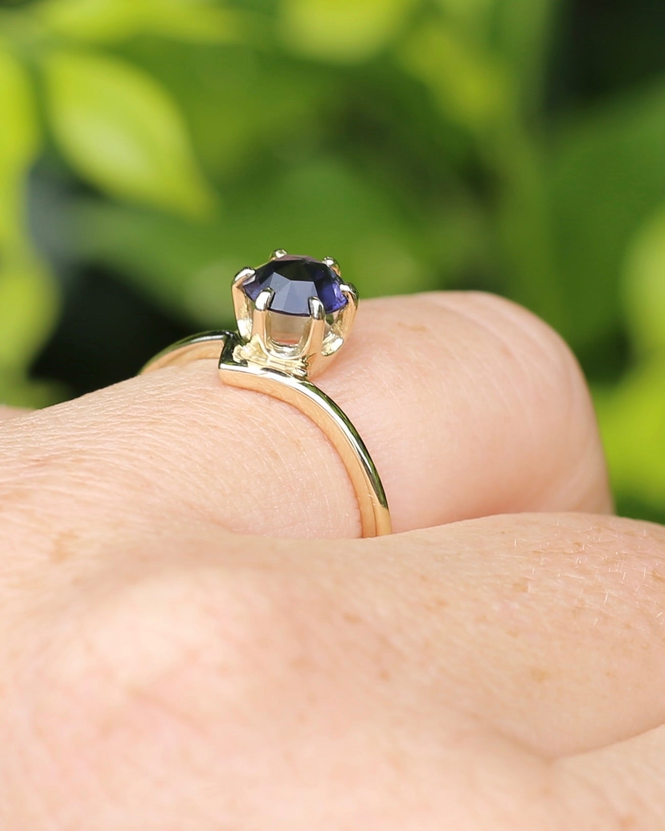 East African Rose Cut Pink and Purple Iolite in Claw Set Wishbone Style Ring, 9ct Yellow Gold, size 8 or Q