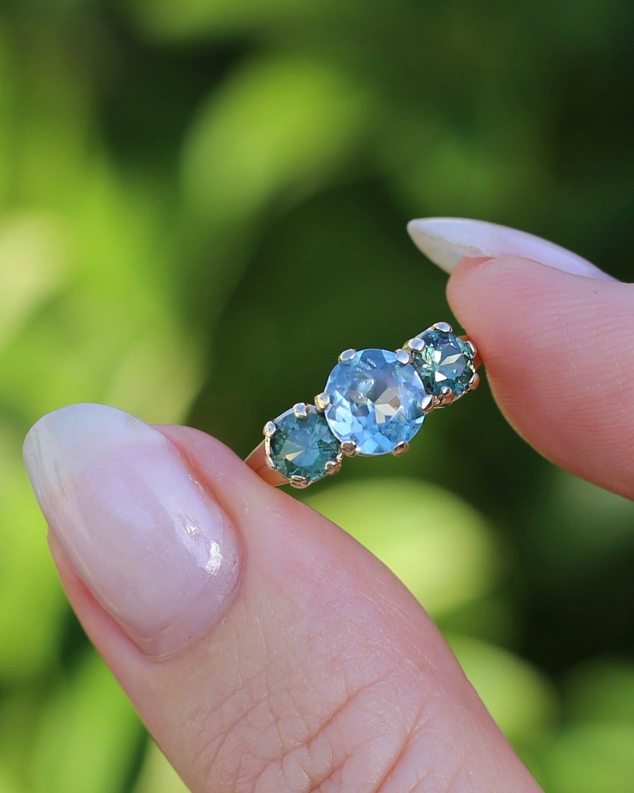 1.65ct Blue Zircon and 097ct Parti Sapphire Trilogy, 9ct Yellow Gold, size R1/2 or 8.75