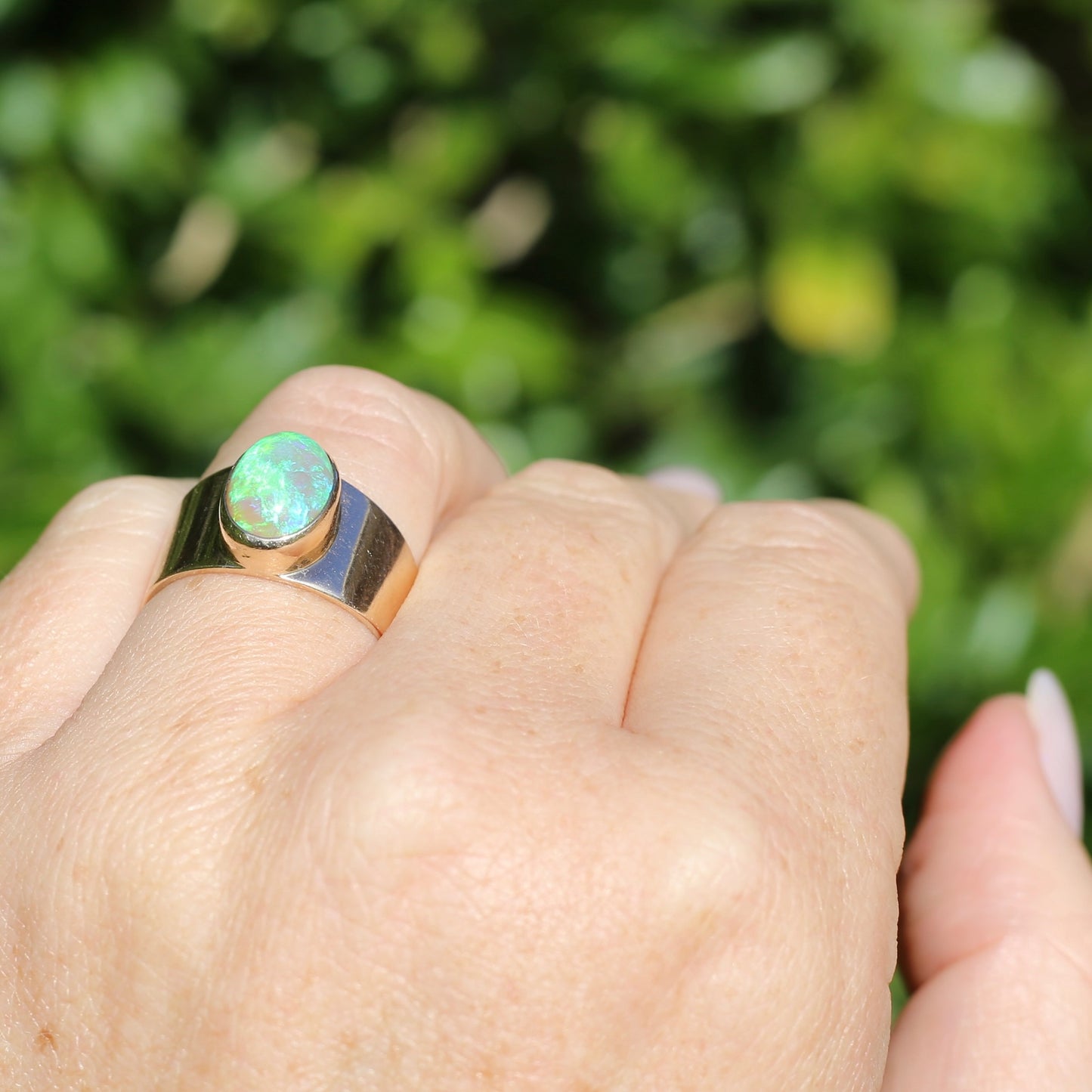 Vintage Bezel Set Opal Cabachon in Rosey 9ct Gold Ring, Size 8 or Q fits more like a P or just over 7.5