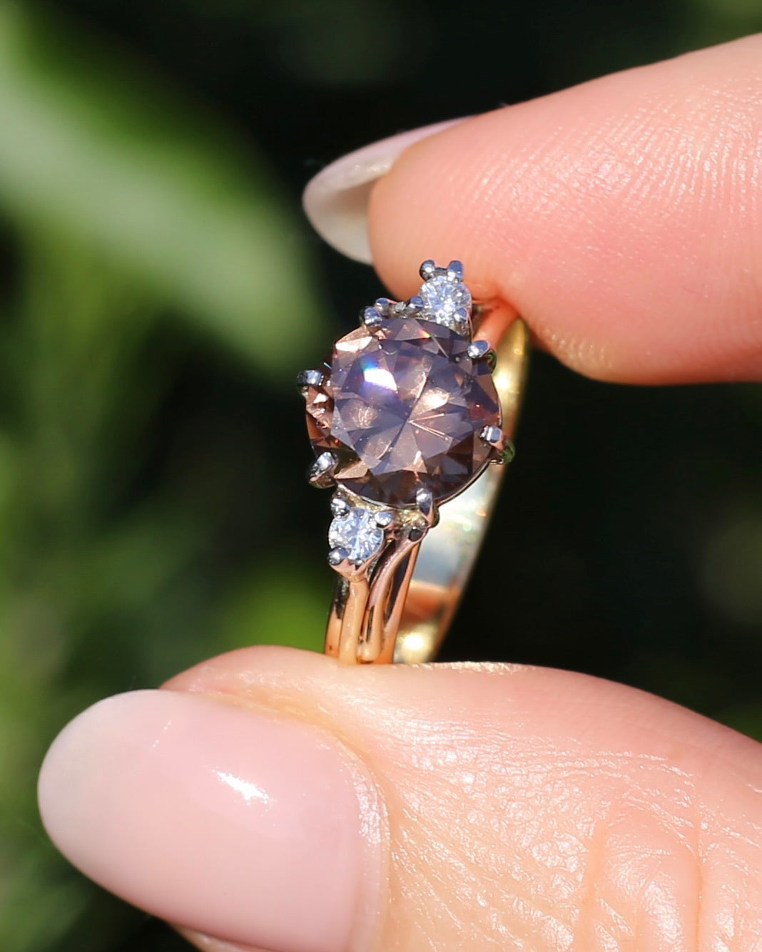 Vintage Circa 1960s 3.44ct Zircon and Diamond Trilogy, 9ct Yellow and White Gold, size 8 or Q, 3.95g