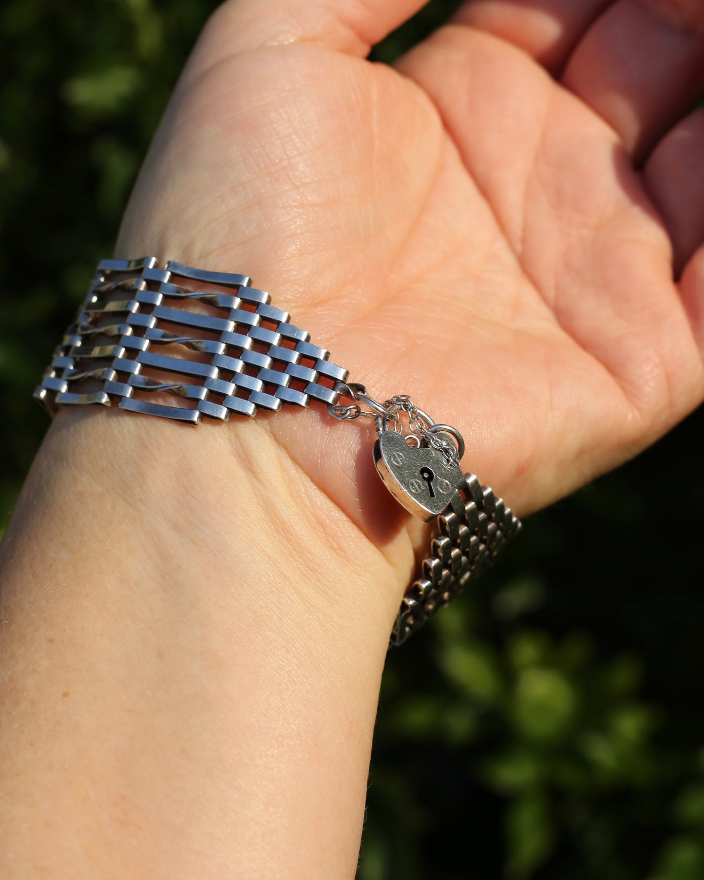 1978 London Made Gate Bracelet with Heart Padlock and Safety Chain, 19cm, 24.7g