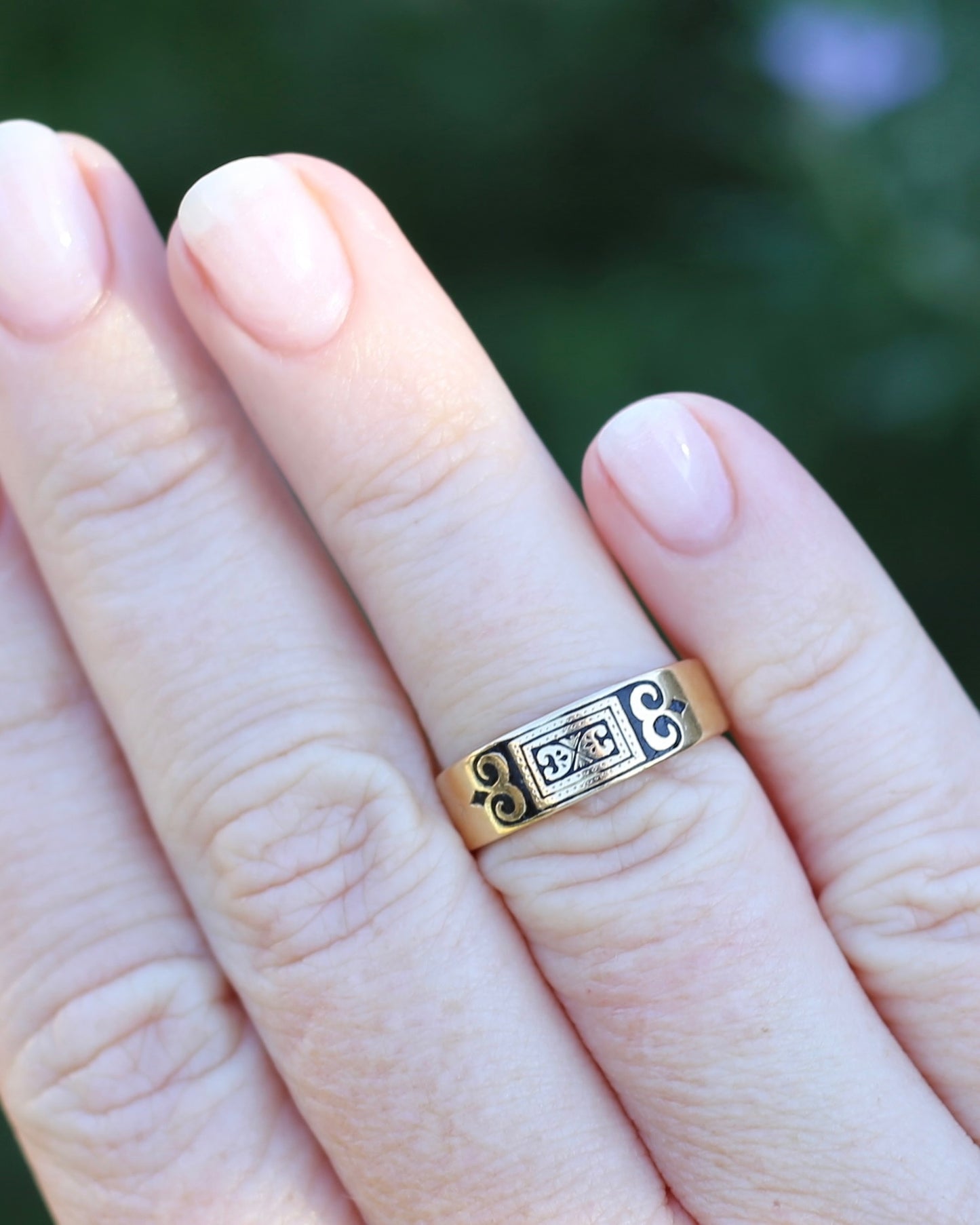 Antique Early Australian J. M. Wendt Enamel Set Band, 18ct Yellow Gold, size N or just over 6.5 (fits more like an M-M1/2 due to width)