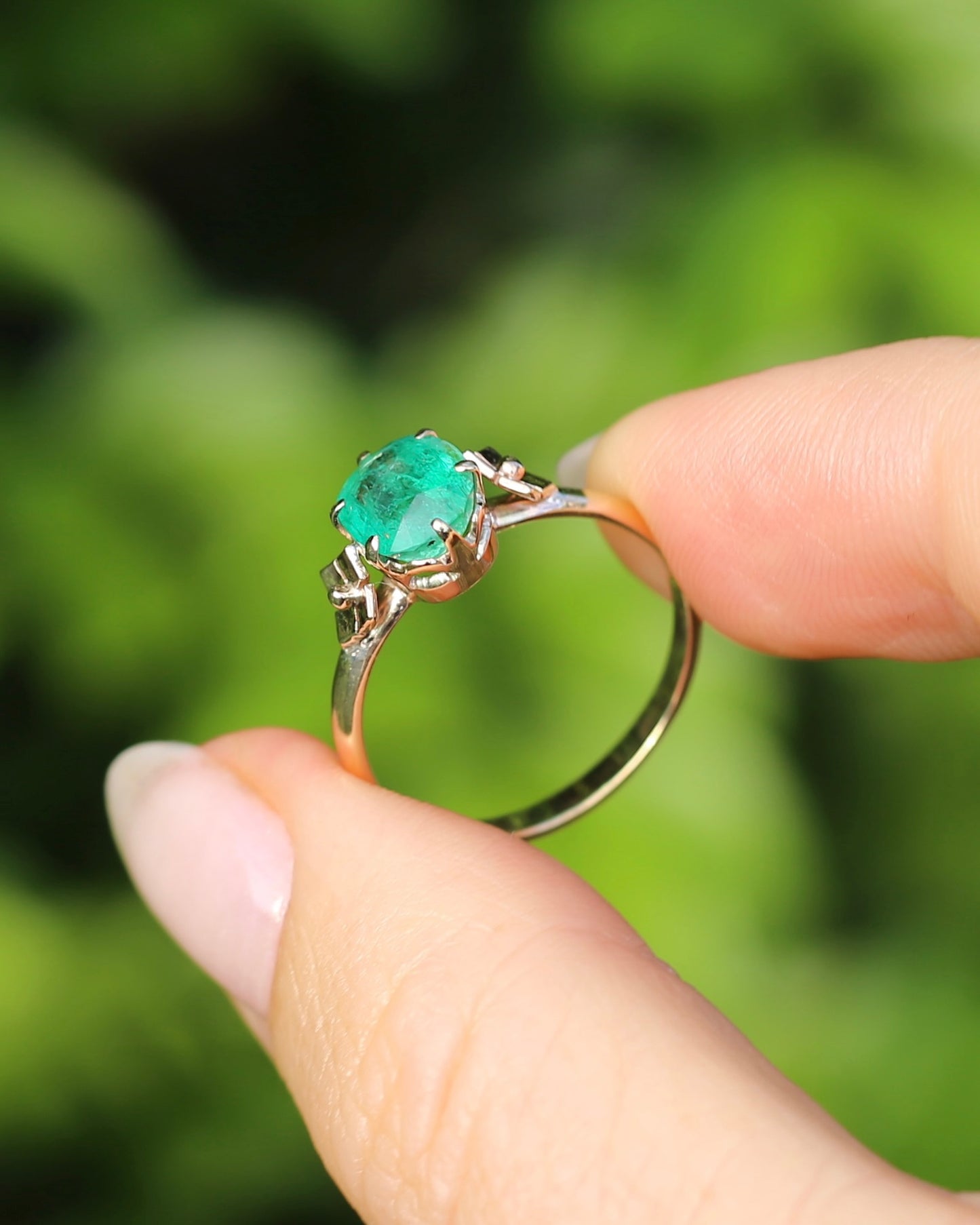 1.79ct Natural Untreated Oval Emerald in Circa 1960s 18ct Yellow Gold Claw Set Ring, 18ct Yellow Gold, size Q1/2 or 8.5, with Valuation