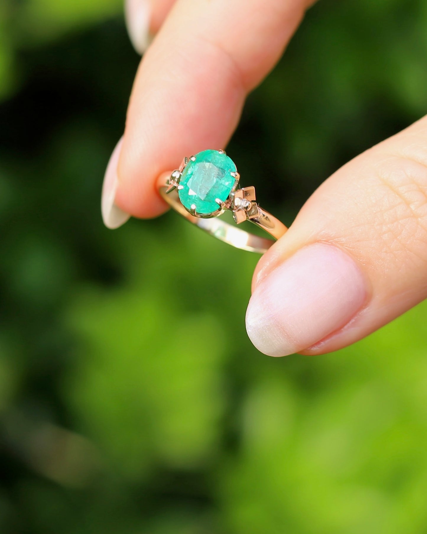1.79ct Natural Untreated Oval Emerald in Circa 1960s 18ct Yellow Gold Claw Set Ring, 18ct Yellow Gold, size Q1/2 or 8.5, with Valuation