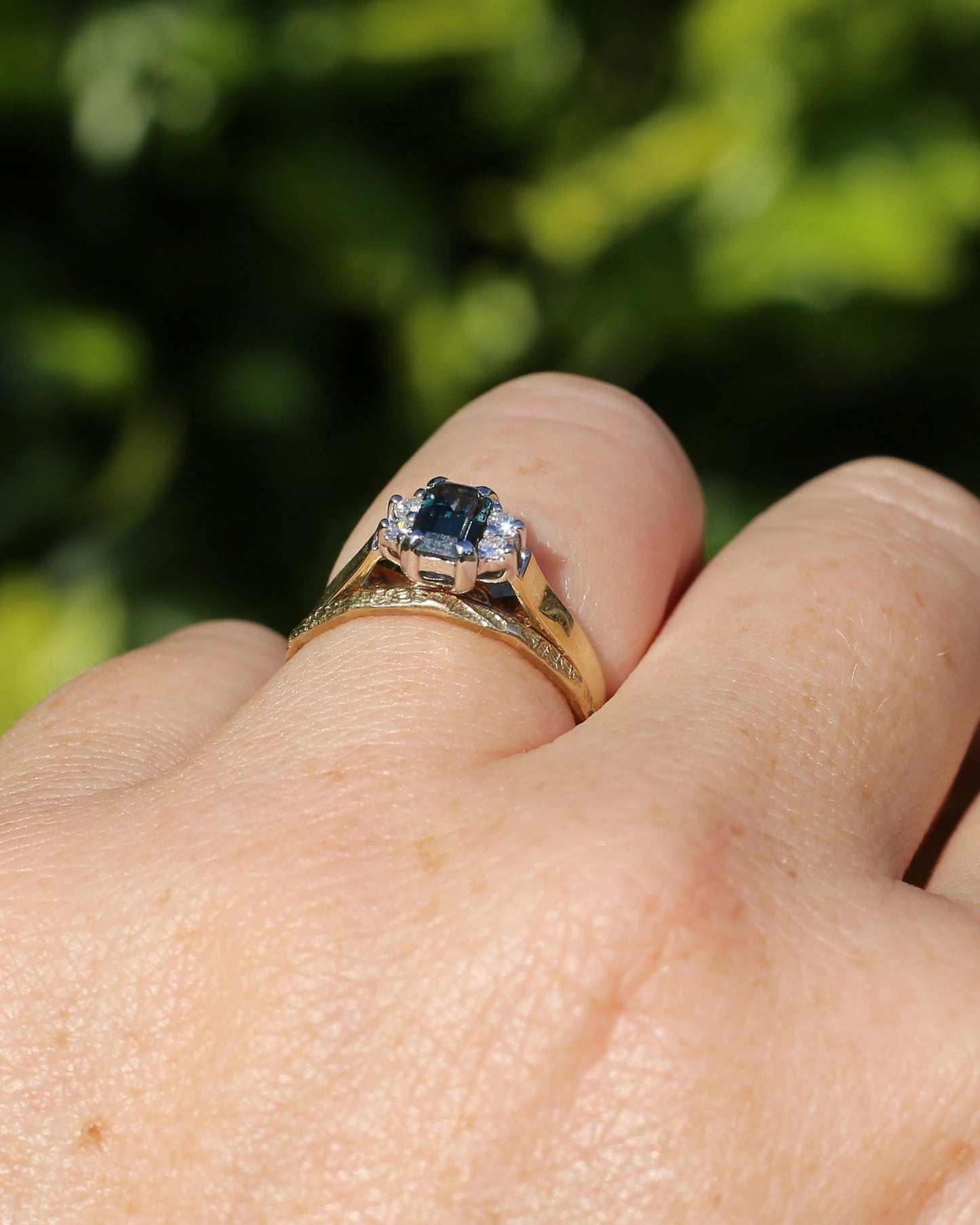 East African 0.725ct Teal Sapphire in Vintage Diamond Ring, 9ct Yellow and White Gold, size N1/2 or 7, 2.54g