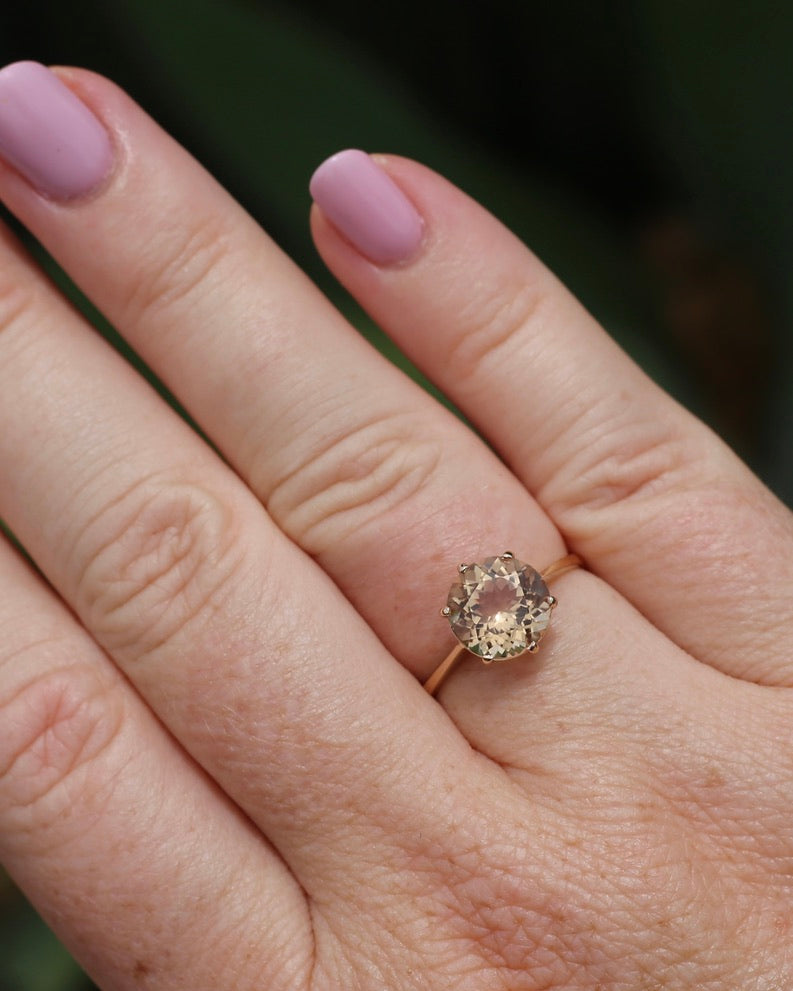 2.5ct Round Natural Heliodor (Yellow Beryl), 6 Claw Set, 9ct Yellow Gold, size N1/2 or 7, 2.0g