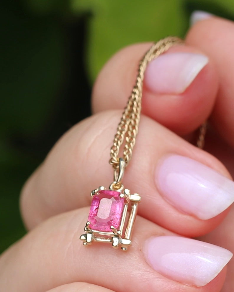 0.65ct pink tourmaline Handmade Pendant, 9ct Yellow Gold, 1.11g