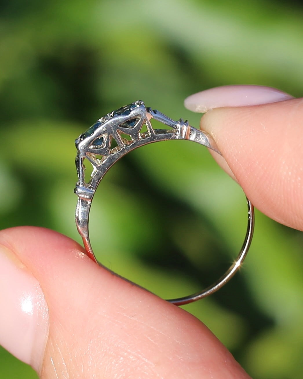 ON HOLD Delicate Vintage Australian Parti Toi et Moi, 9ct White and Yellow Gold, size N or just over 6.75, 1.39g