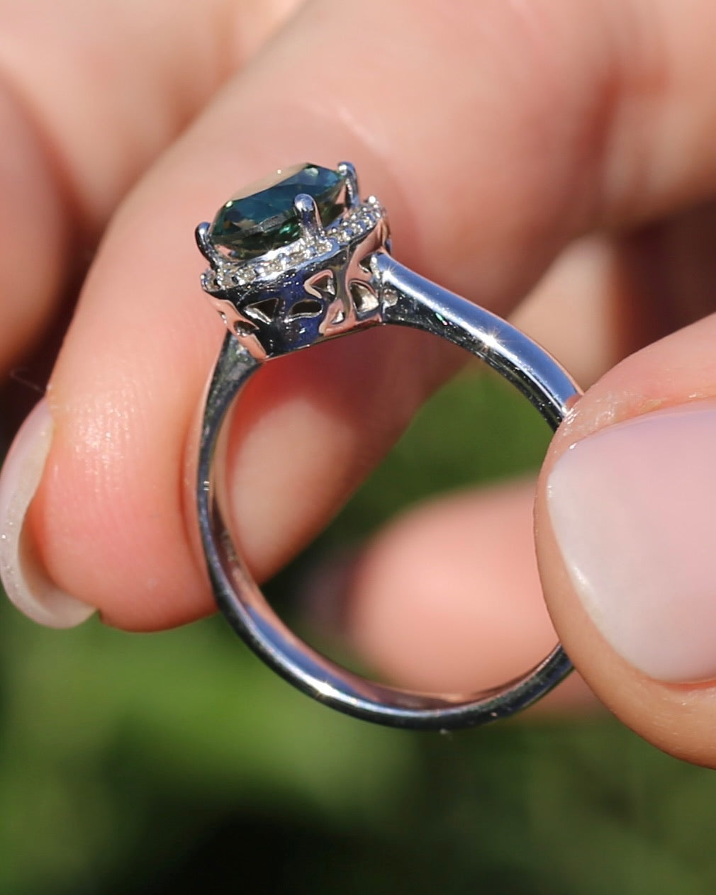 1.48ct Australian Parti Sapphire and SIngle Cut Diamond Halo, 10ct White Gold, size O or 7.25, 3.71g