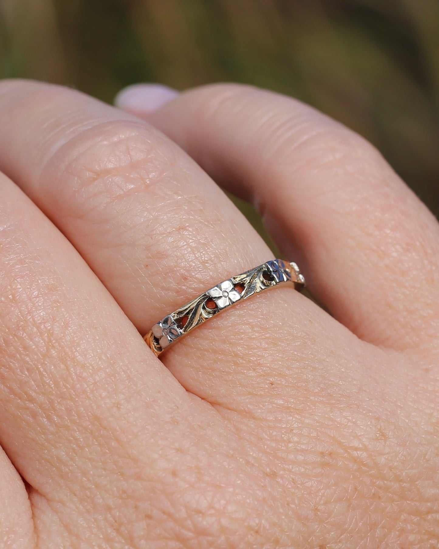 Pristine Vintage Mixed Metal Floral Wedder, 18ct Yellow and White Gold, size 8 or just over P1/2