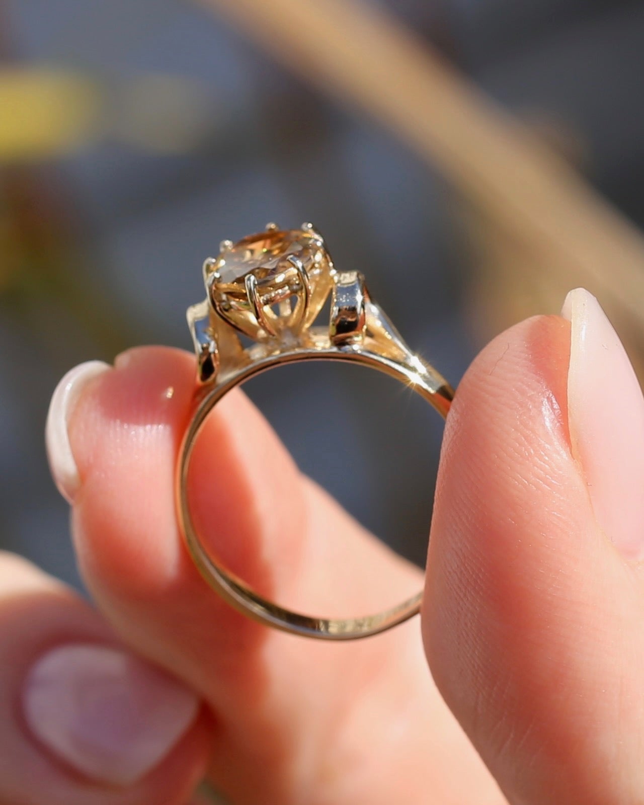 Pale Honey Coloured 2.4ct Australian Zircon in Vintage 9ct Yellow Gold, size P or 7.5