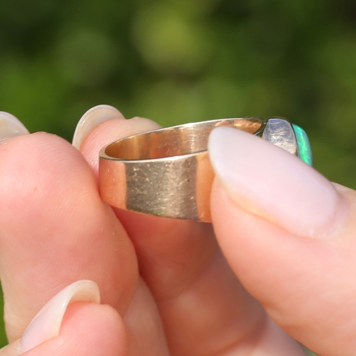 Vintage Bezel Set Opal Cabachon in Rosey 9ct Gold Ring, Size 8 or Q fits more like a P or just over 7.5