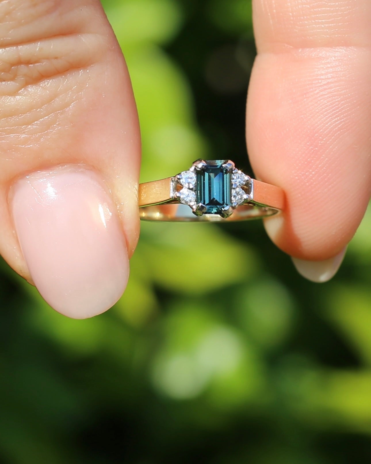 East African 0.725ct Teal Sapphire in Vintage Diamond Ring, 9ct Yellow and White Gold, size N1/2 or 7, 2.54g