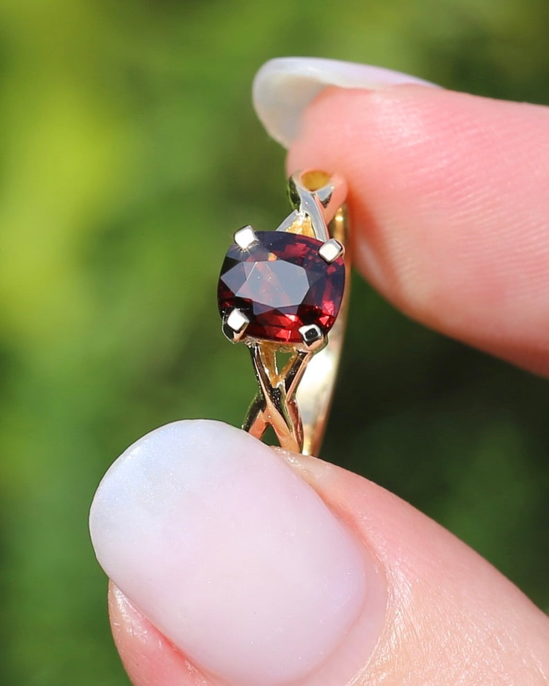 1.35ct Cushion Cut Deep Red Natural Spinel, 18ct Yellow Gold, size M1/2 or just under 6.5, 3.75g