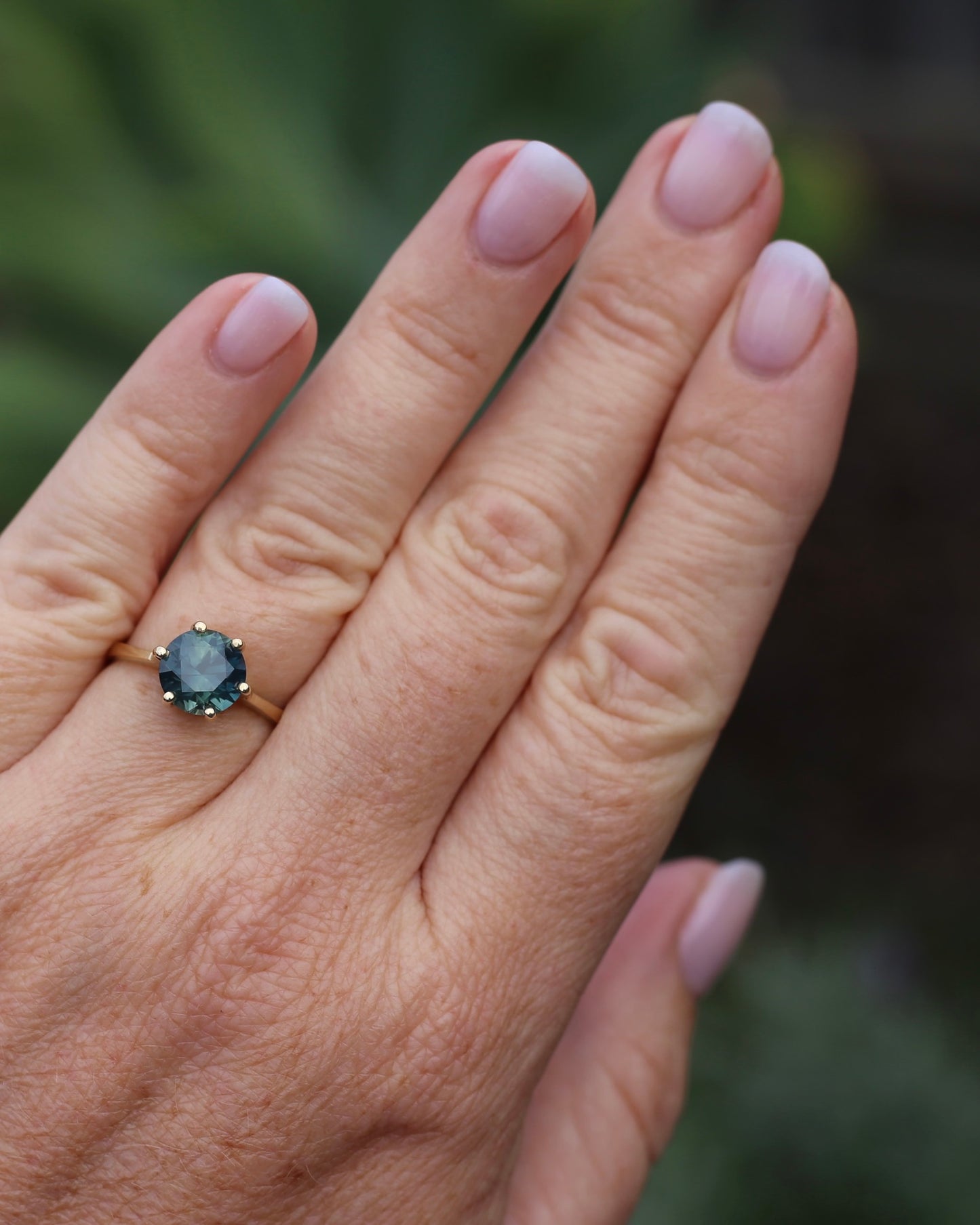 2.95ct Unheated Parti Sapphire Solitaire, 9ct Yellow Gold, size O or 7.5, 3.05g