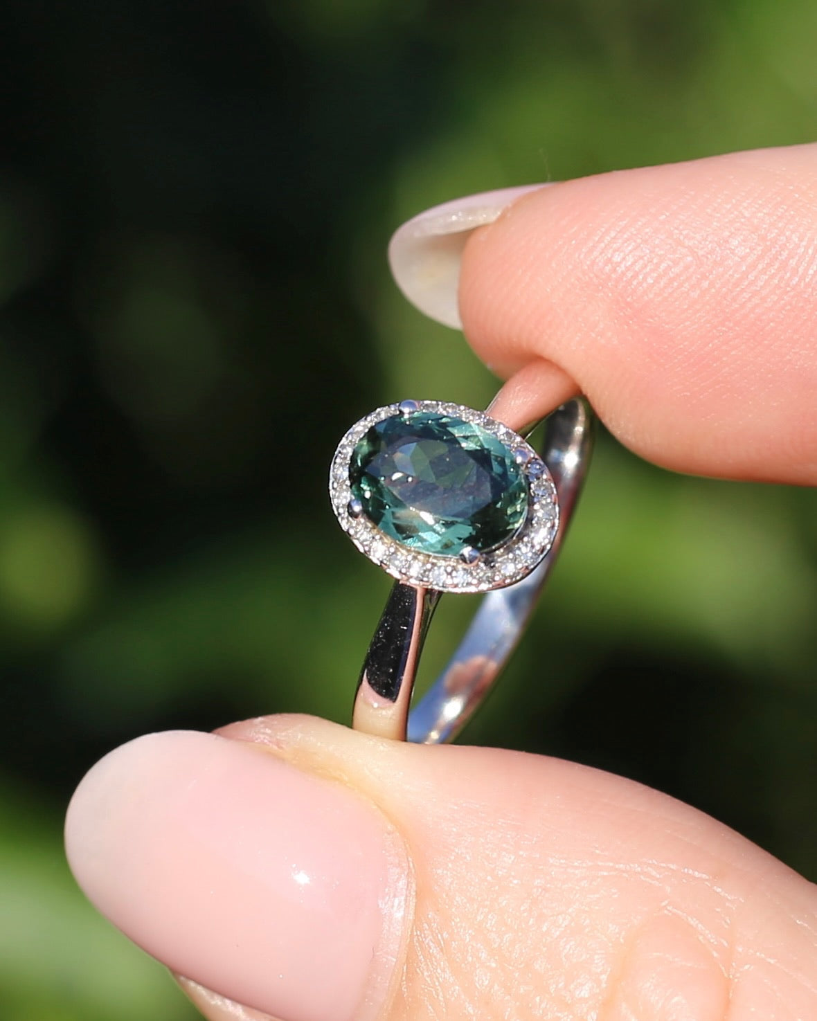 1.48ct Australian Parti Sapphire and SIngle Cut Diamond Halo, 10ct White Gold, size O or 7.25, 3.71g