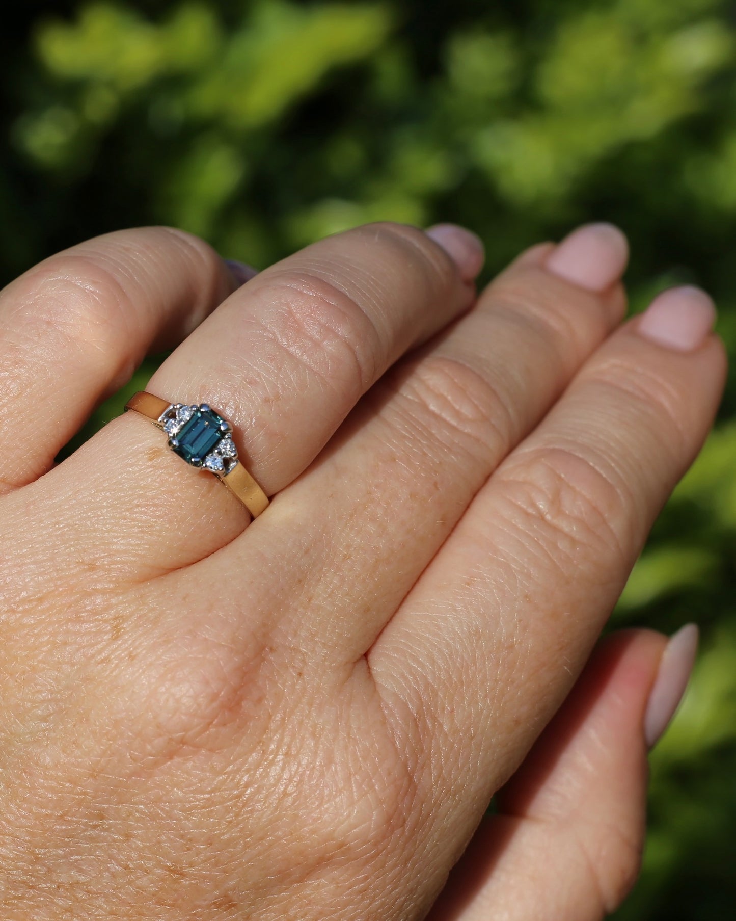 East African 0.725ct Teal Sapphire in Vintage Diamond Ring, 9ct Yellow and White Gold, size N1/2 or 7, 2.54g
