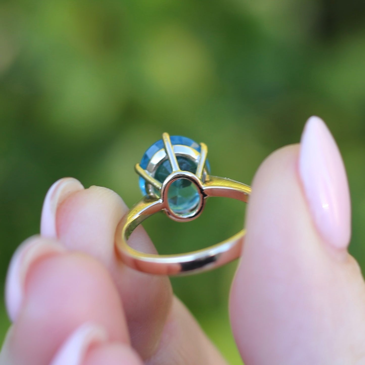 Vintage 4.5ct Oval Blue Topaz Claw Set Ring, 9ct Yellow Gold, size 6 or L1/2