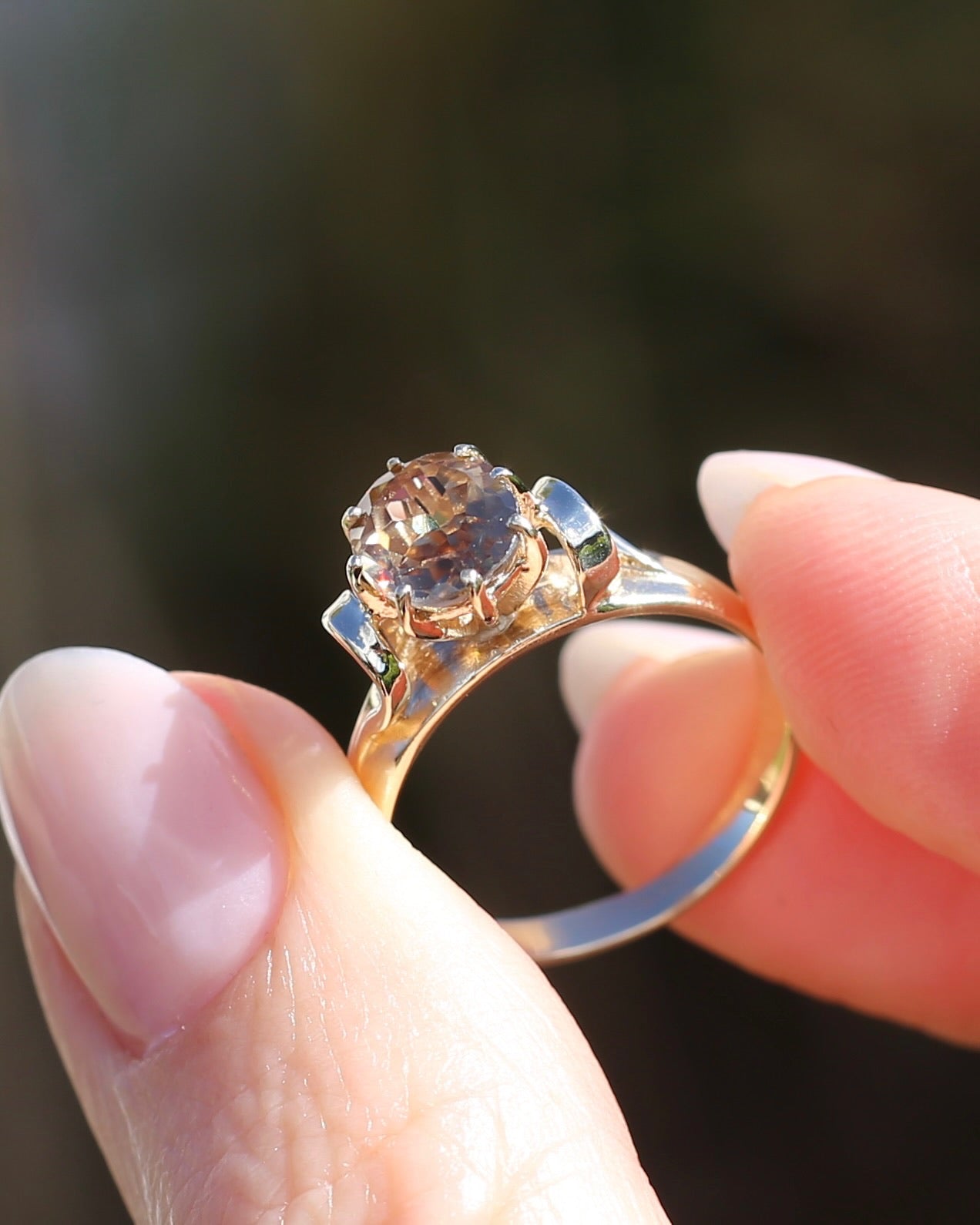 Pale Honey Coloured 2.4ct Australian Zircon in Vintage 9ct Yellow Gold, size P or 7.5