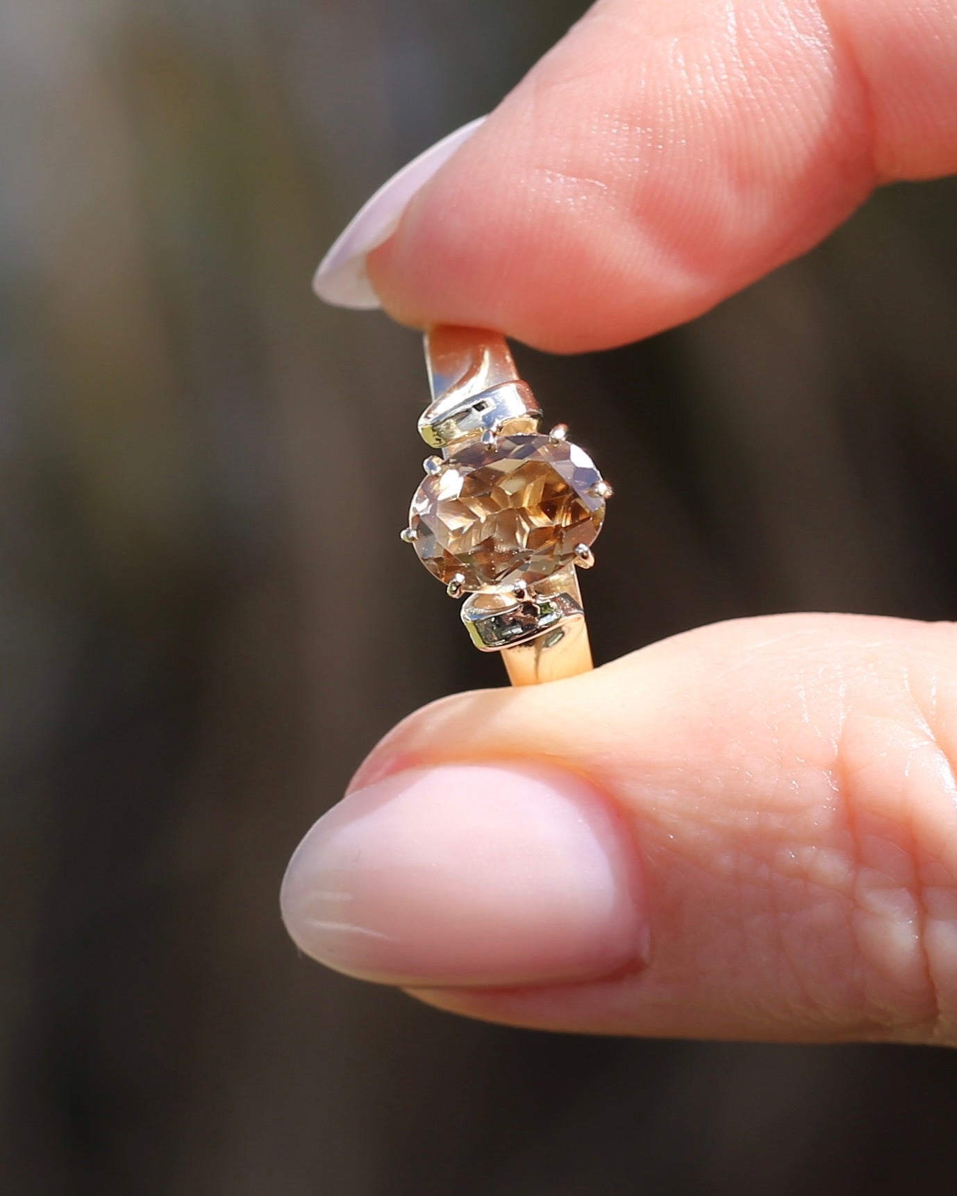 Pale Honey Coloured 2.4ct Australian Zircon in Vintage 9ct Yellow Gold, size P or 7.5
