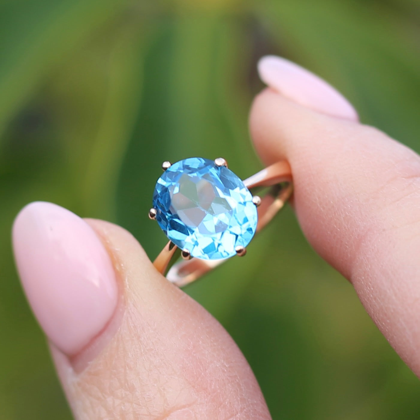 Vintage 4.5ct Oval Blue Topaz Claw Set Ring, 9ct Yellow Gold, size 6 or L1/2