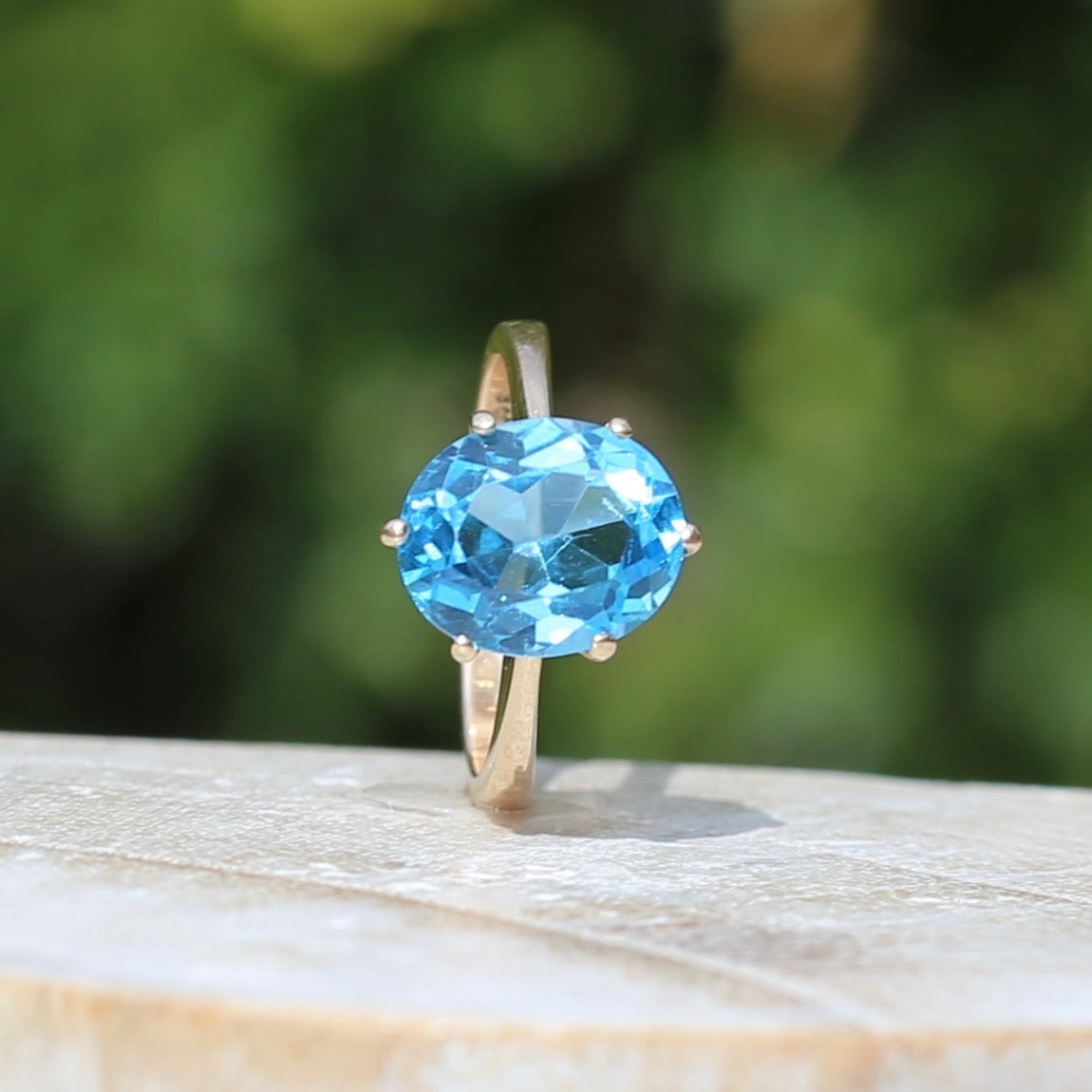 Vintage 4.5ct Oval Blue Topaz Claw Set Ring, 9ct Yellow Gold, size 6 or L1/2