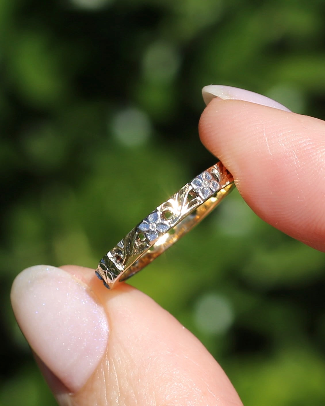 Pristine Vintage Mixed Metal Floral Wedder, 18ct Yellow and White Gold, size 8 or just over P1/2