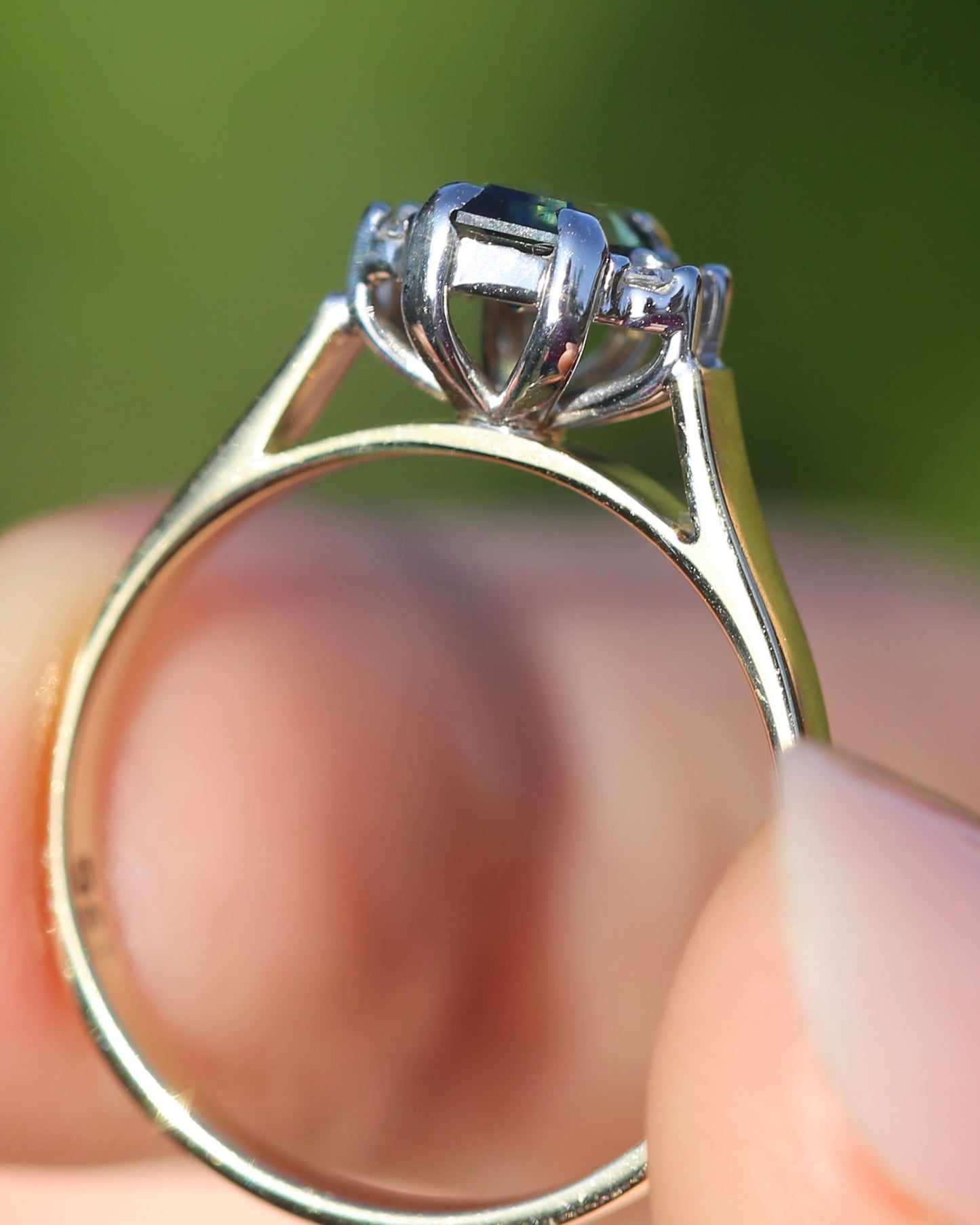 East African 0.725ct Teal Sapphire in Vintage Diamond Ring, 9ct Yellow and White Gold, size N1/2 or 7, 2.54g