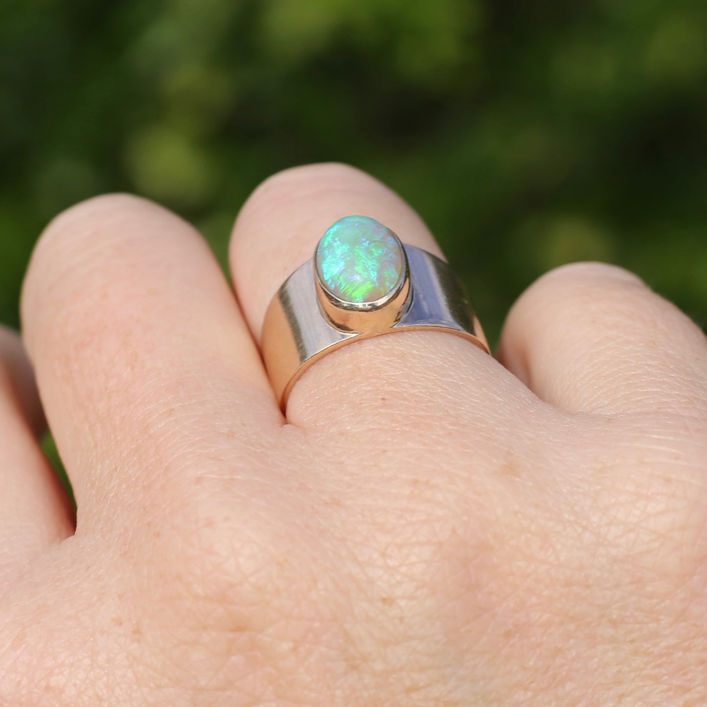 Vintage Bezel Set Opal Cabachon in Rosey 9ct Gold Ring, Size 8 or Q fits more like a P or just over 7.5