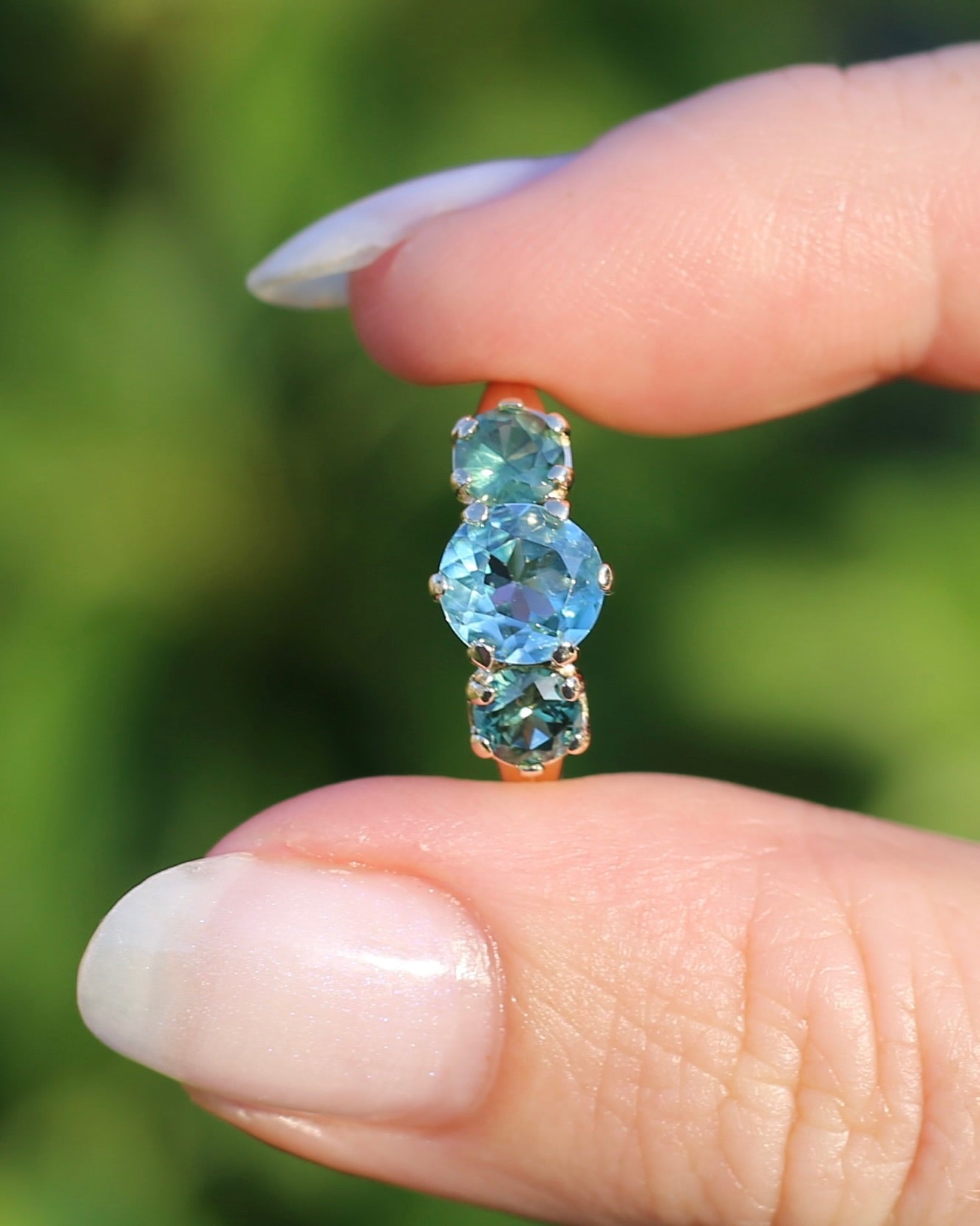 1.65ct Blue Zircon and 097ct Parti Sapphire Trilogy, 9ct Yellow Gold, size R1/2 or 8.75