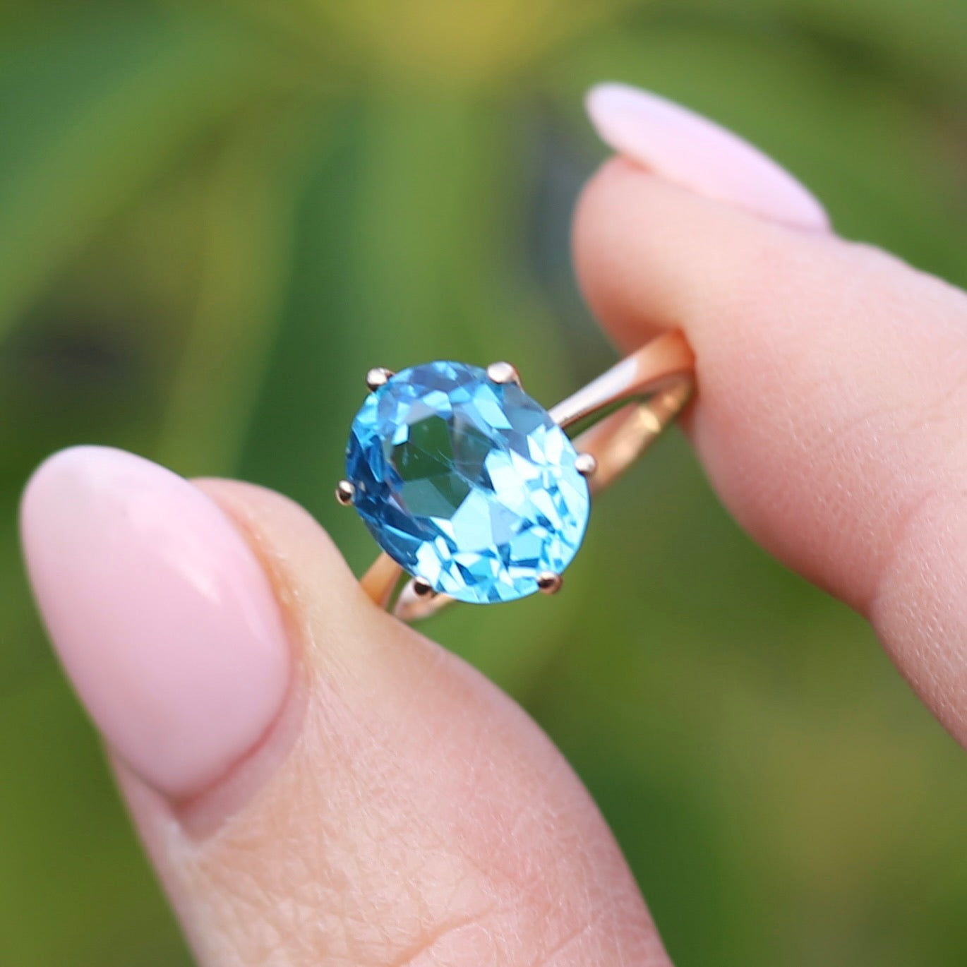 Vintage 4.5ct Oval Blue Topaz Claw Set Ring, 9ct Yellow Gold, size 6 or L1/2
