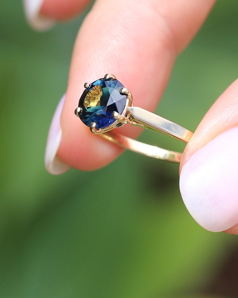 Vintage 2.44ct Blue Parti Ring, 14ct Yellow Gold, size O or 7.25, 2.49g with valuation