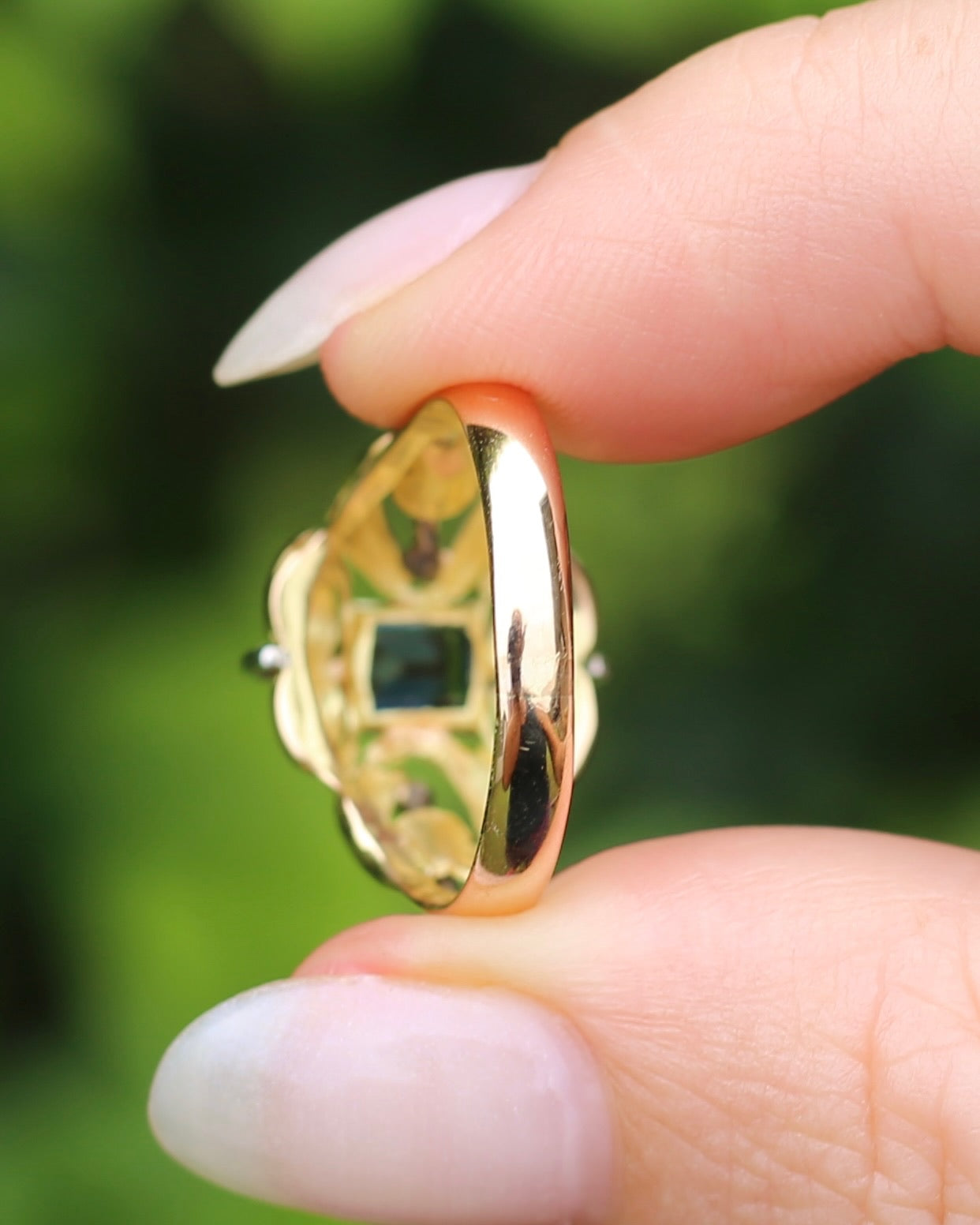 East African Emerald Cut Teal Parti Sapphire in 1940s Italian Made 18ct Mixed Metal Handmade ring, size S or 9.25 with valuation
