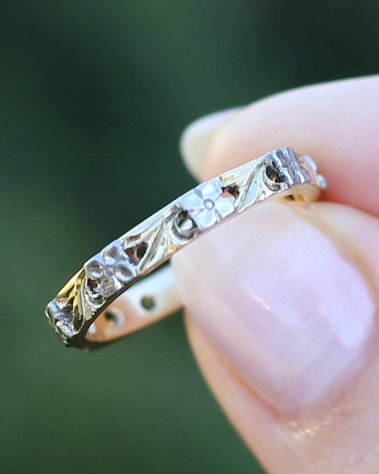 Pristine Vintage Mixed Metal Floral Wedder, 18ct Yellow and White Gold, size 8 or just over P1/2