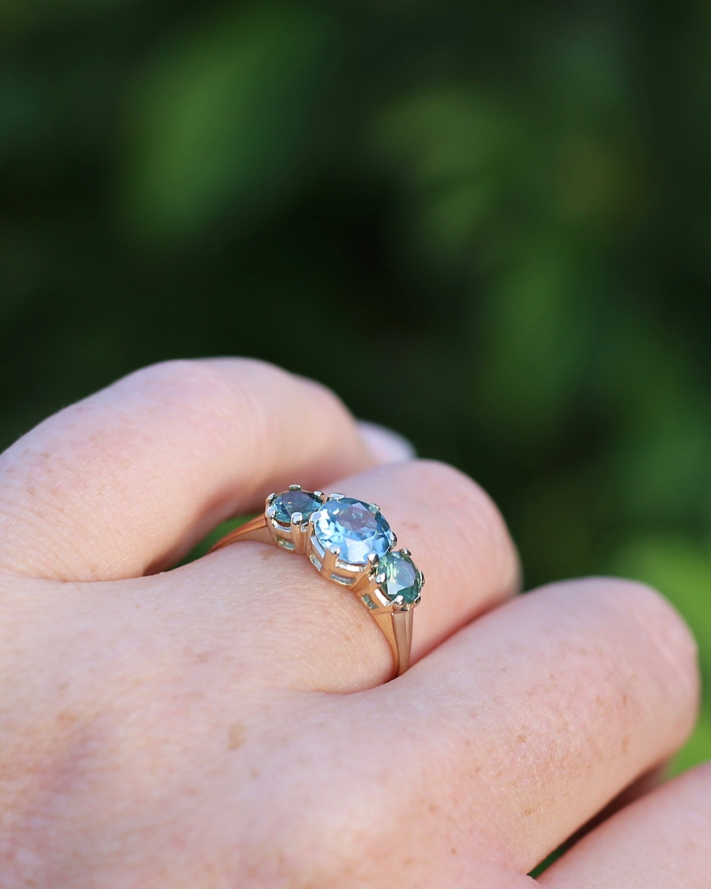 1.65ct Blue Zircon and 097ct Parti Sapphire Trilogy, 9ct Yellow Gold, size R1/2 or 8.75